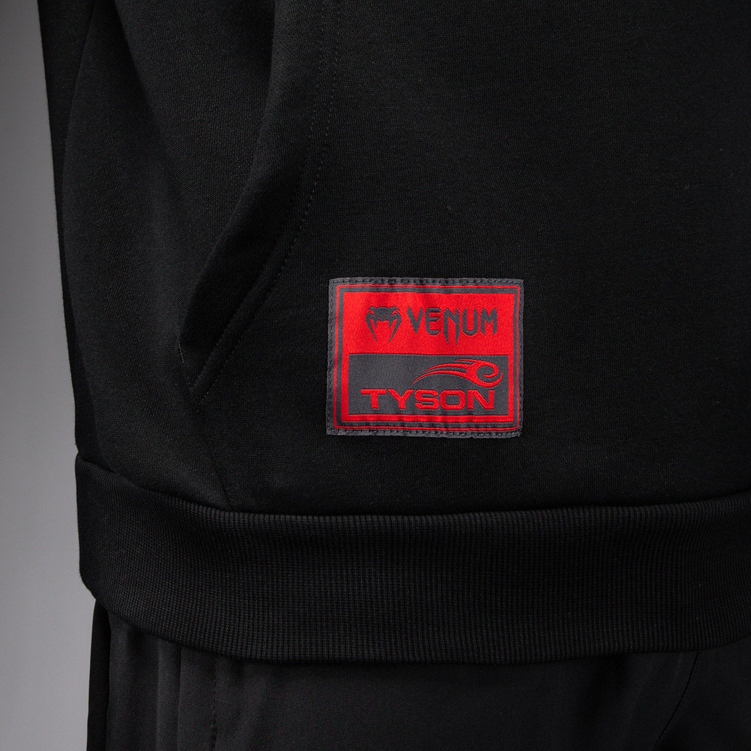 venum-x-mike-tyson-tiger-hoodie-tiefschwarz-intensivrot image 7