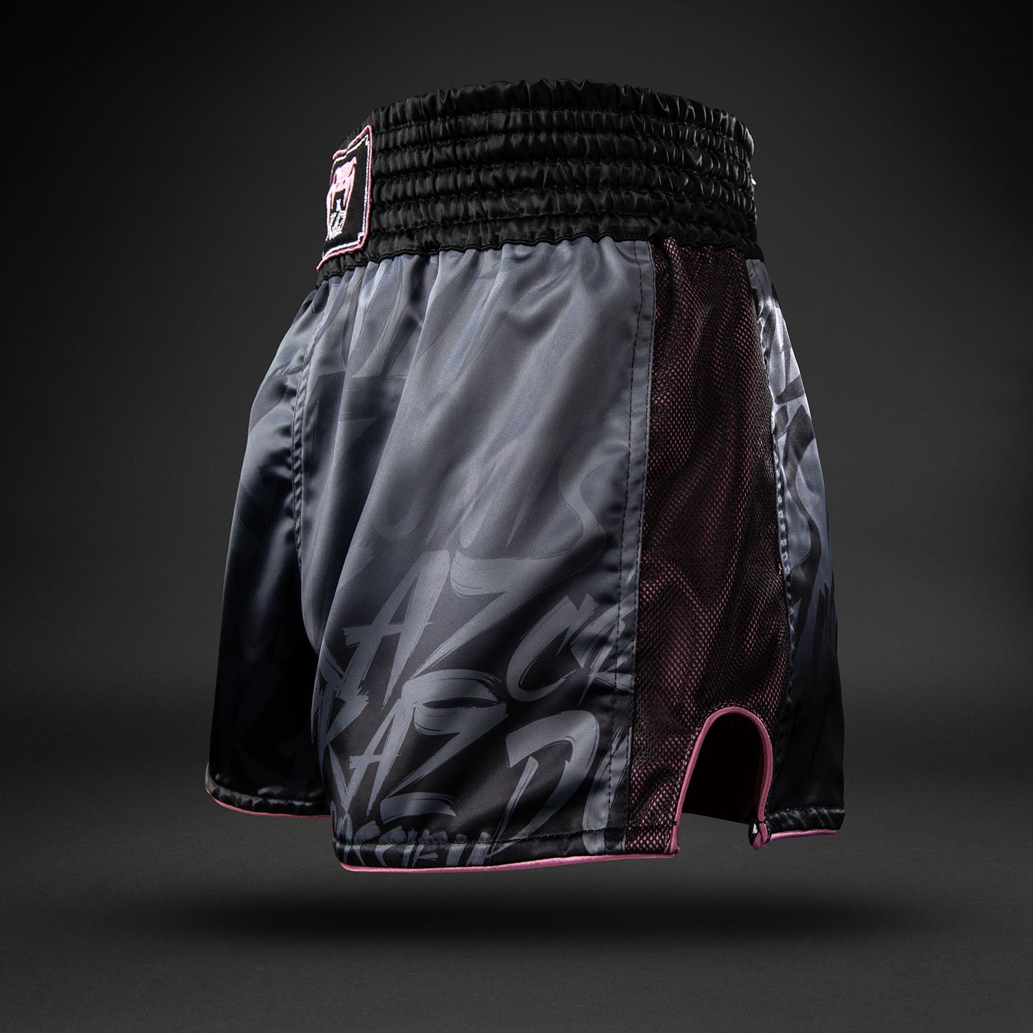 venum-x-kaz-muay-thai-shorts-damen-schwarz image 2