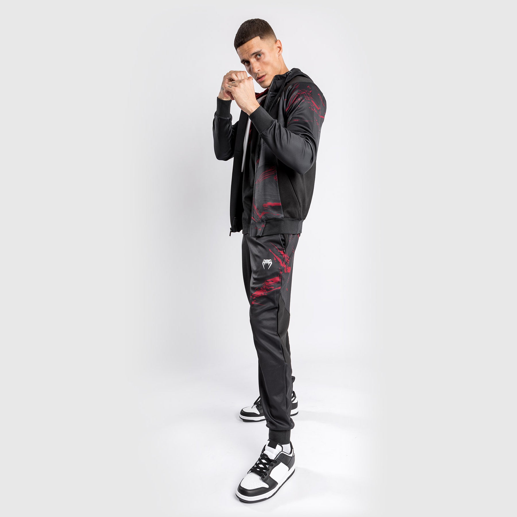 venum-ufc-authentic-fight-week-2-0-herren-zipped-sweatshirt-schwarz-rot image 8