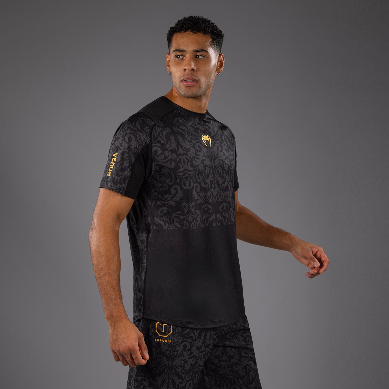 venum-x-topuria-unmatched-edition-dry-tech-shirt-schwarz-gold image 3