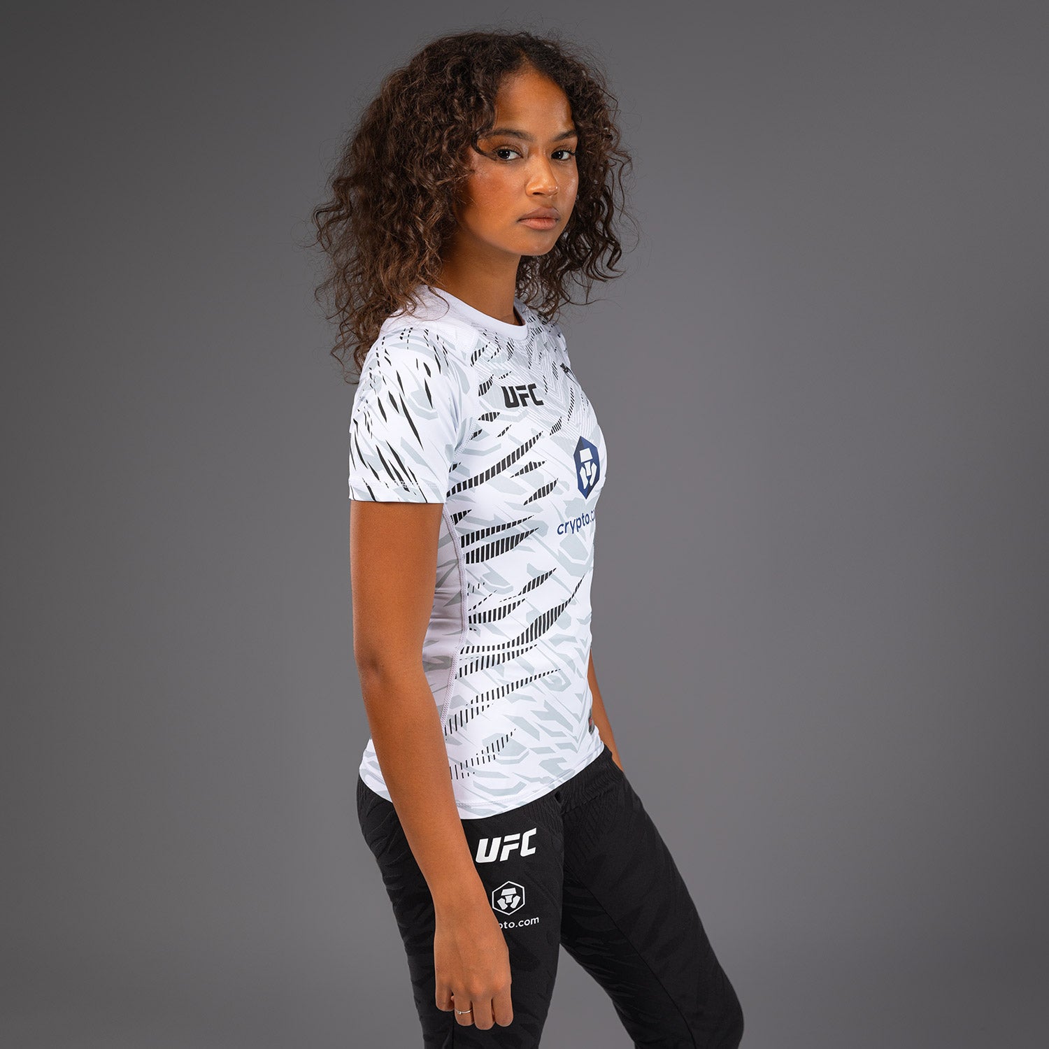 ufc-fusion-by-venum-authentic-fight-night-damen-performance-kurzarm-rashguard-we image 2