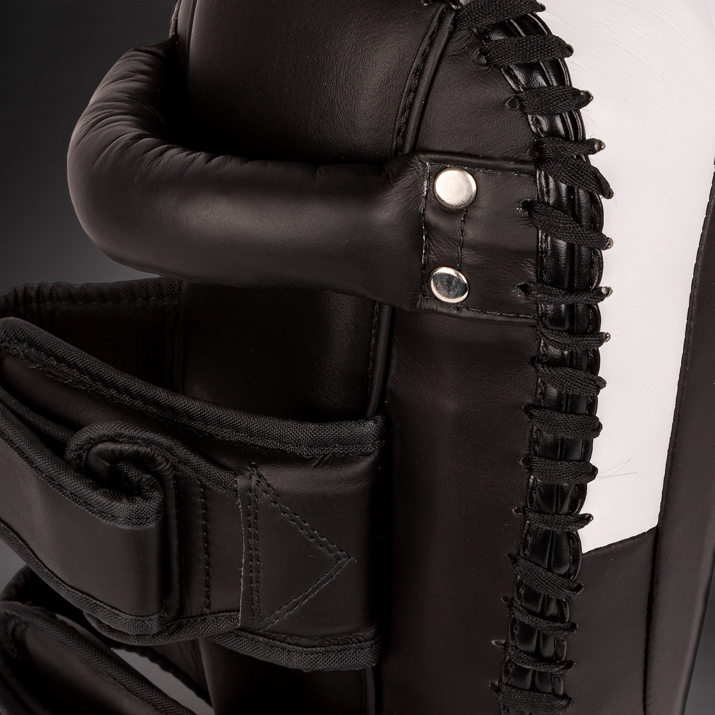 venum-kickboxing-light-kick-pad-2-0-pratze-schwarz image 8