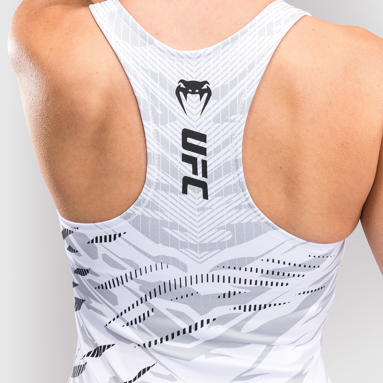 ufc-fusion-by-venum-authentic-fight-night-damen-fitted-tank-mit-shelf-bra-wei image 7