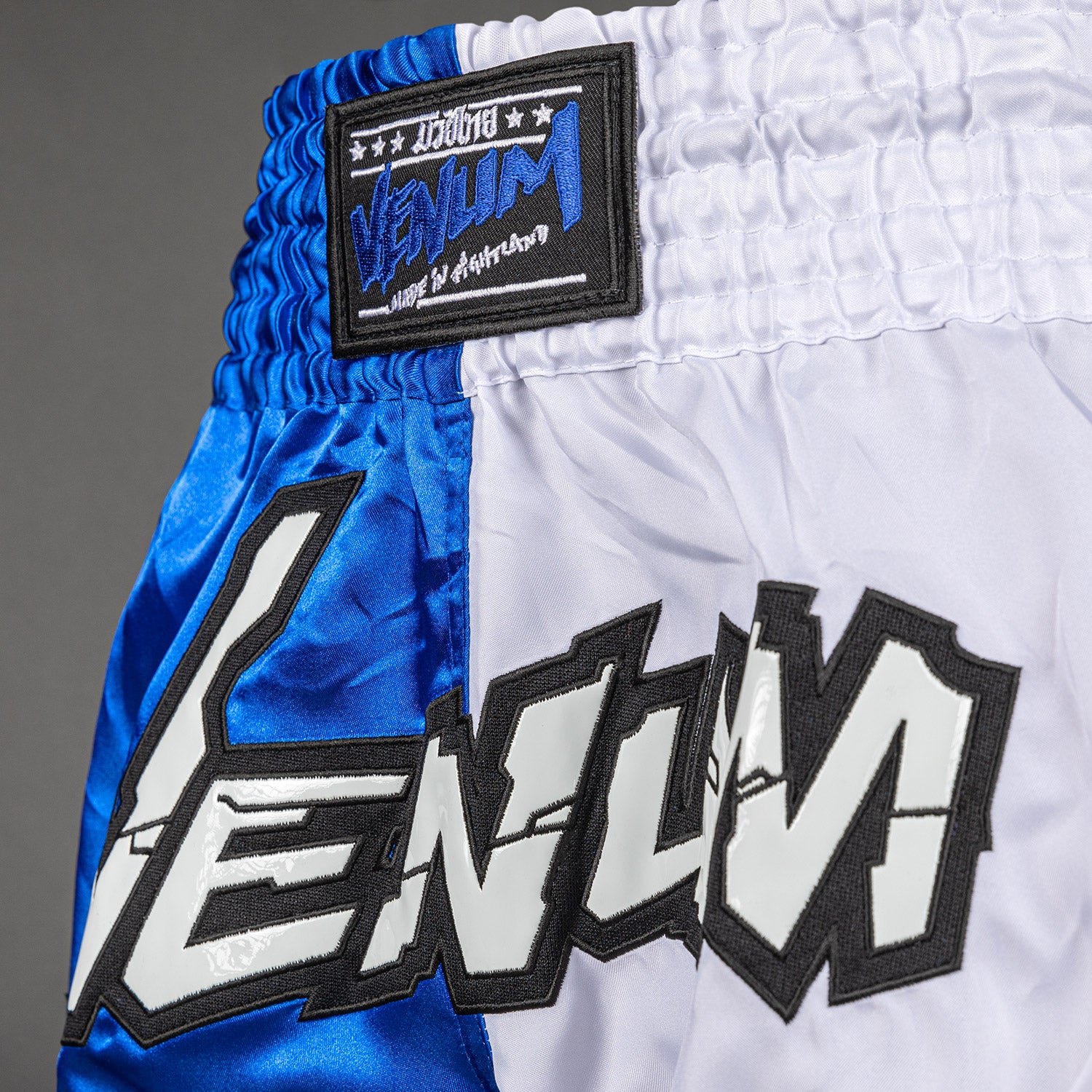 venum-inferno-2-0-muay-thai-shorts-wei-blau image 6