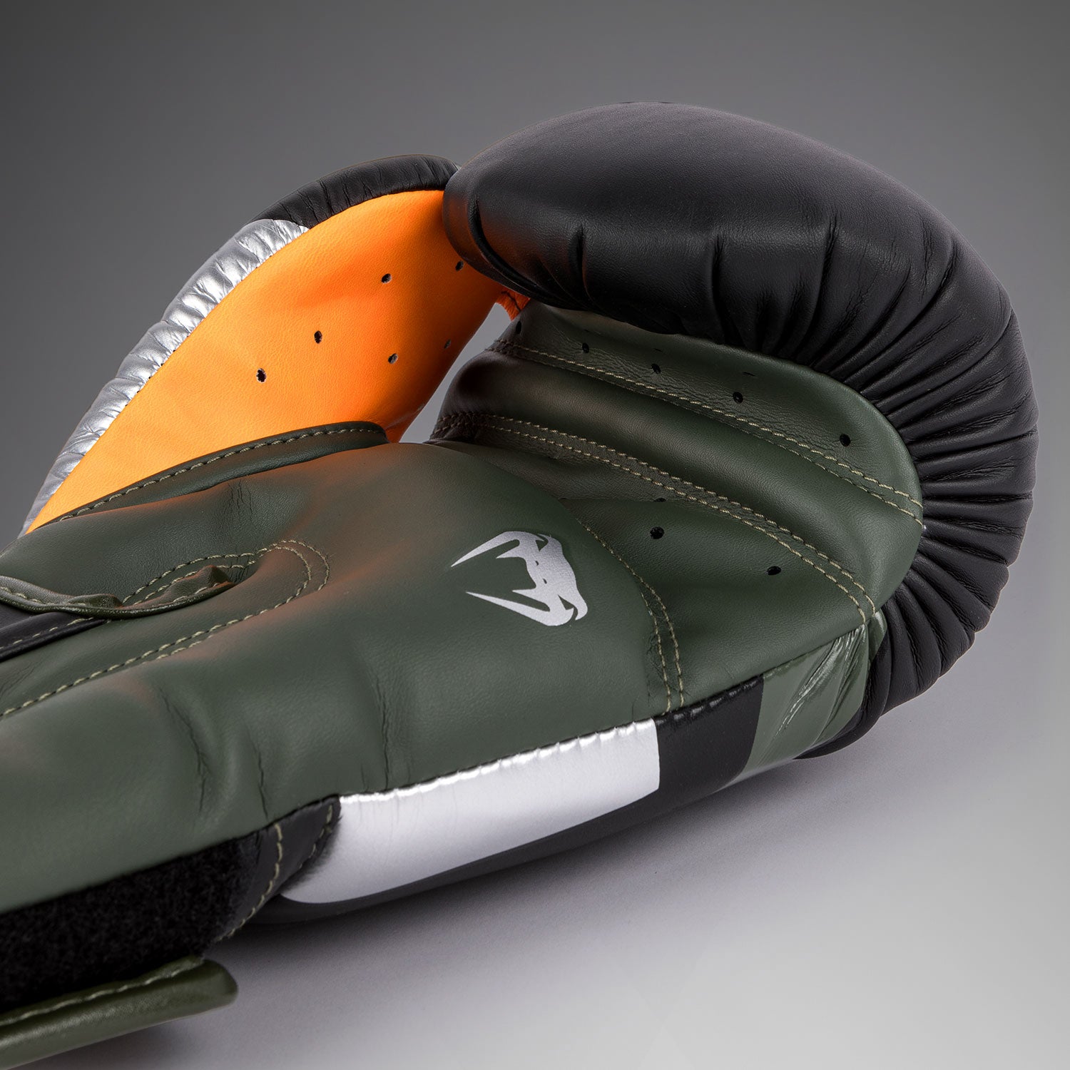 venum-elite-boxhandschuhe-schwarz-silber-kaki image 6