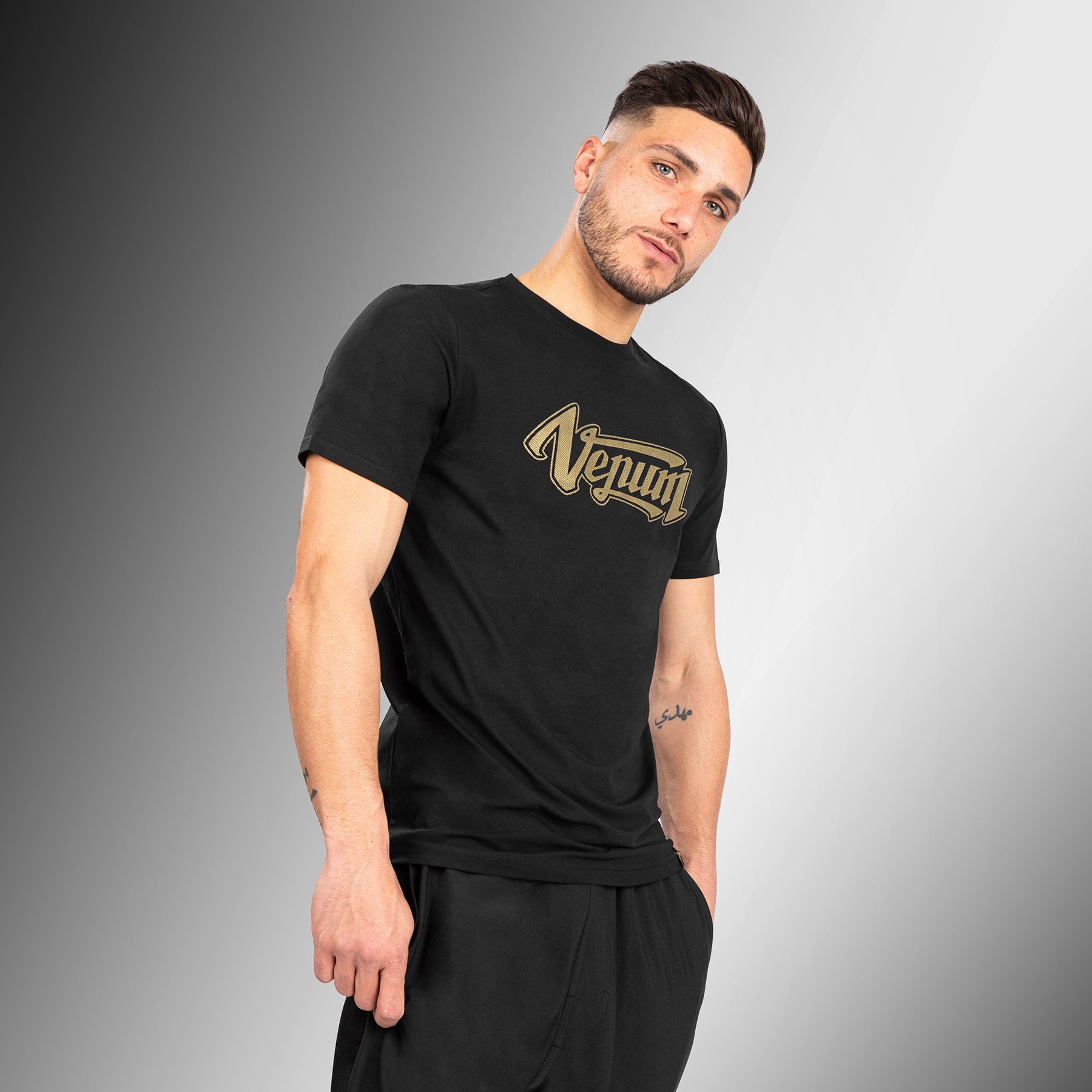 venum-absolute-2-0-t-shirt-angepasste-passform-schwarz-gold-herren image 2