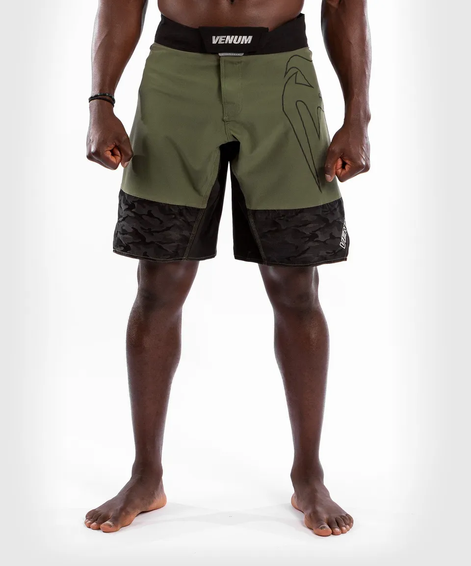 venum-light-4-0-fightshorts-khaki-silber image 1