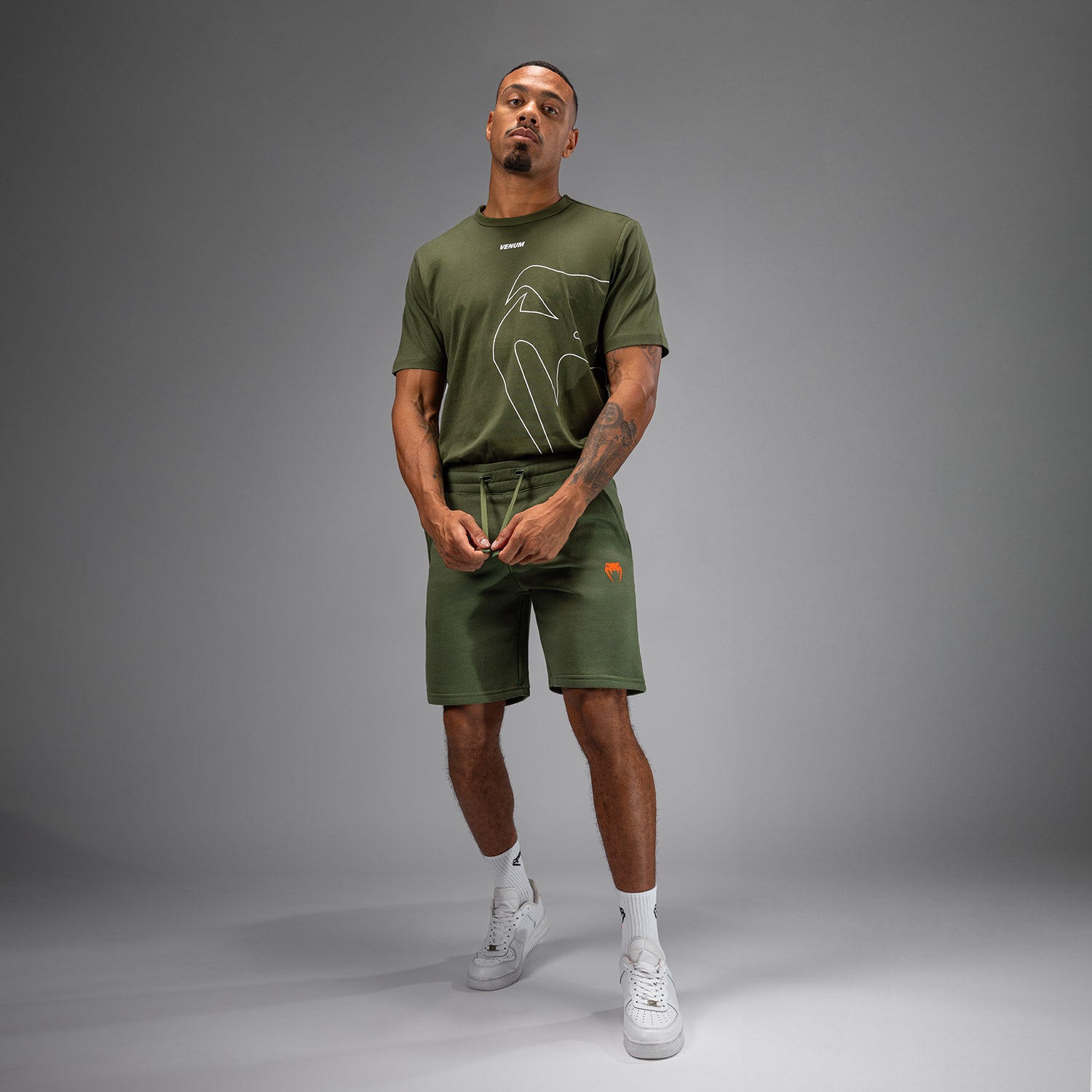 venum-classic-shorts-khaki-gr-n image 4