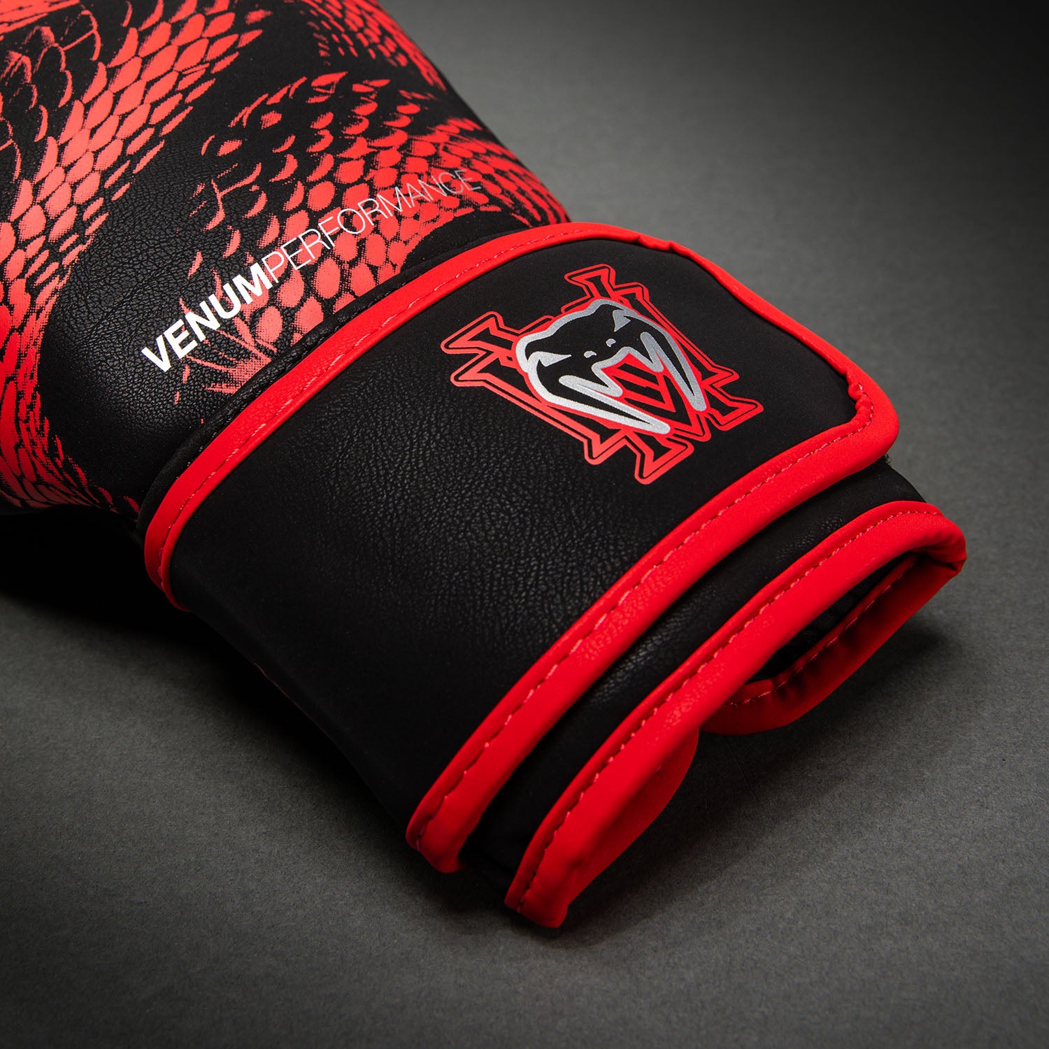 venum-matupa-boxhandschuhe-schwarz-rot-silber image 4