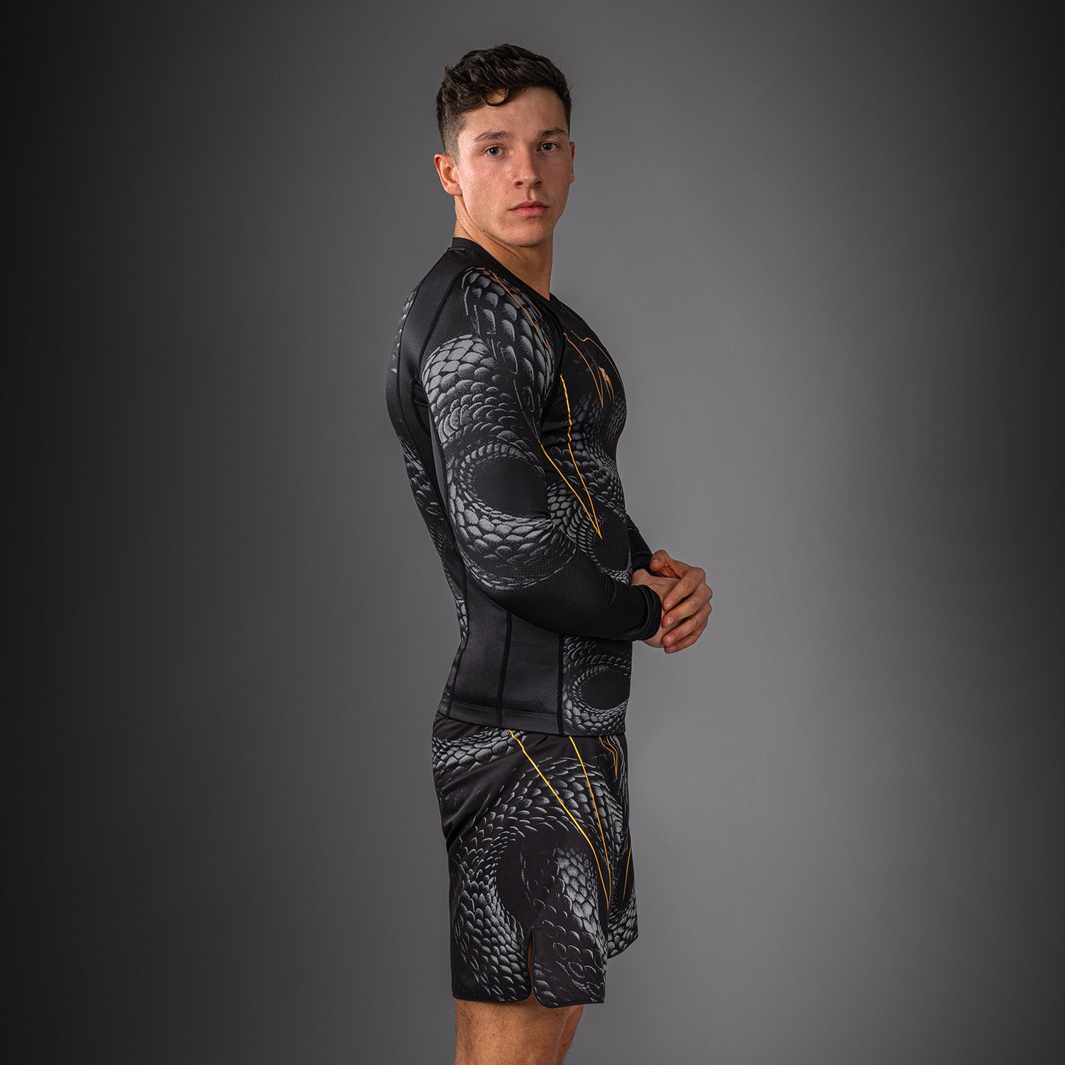 venum-matupa-langarm-rashguard-schwarz-grau-gold image 4