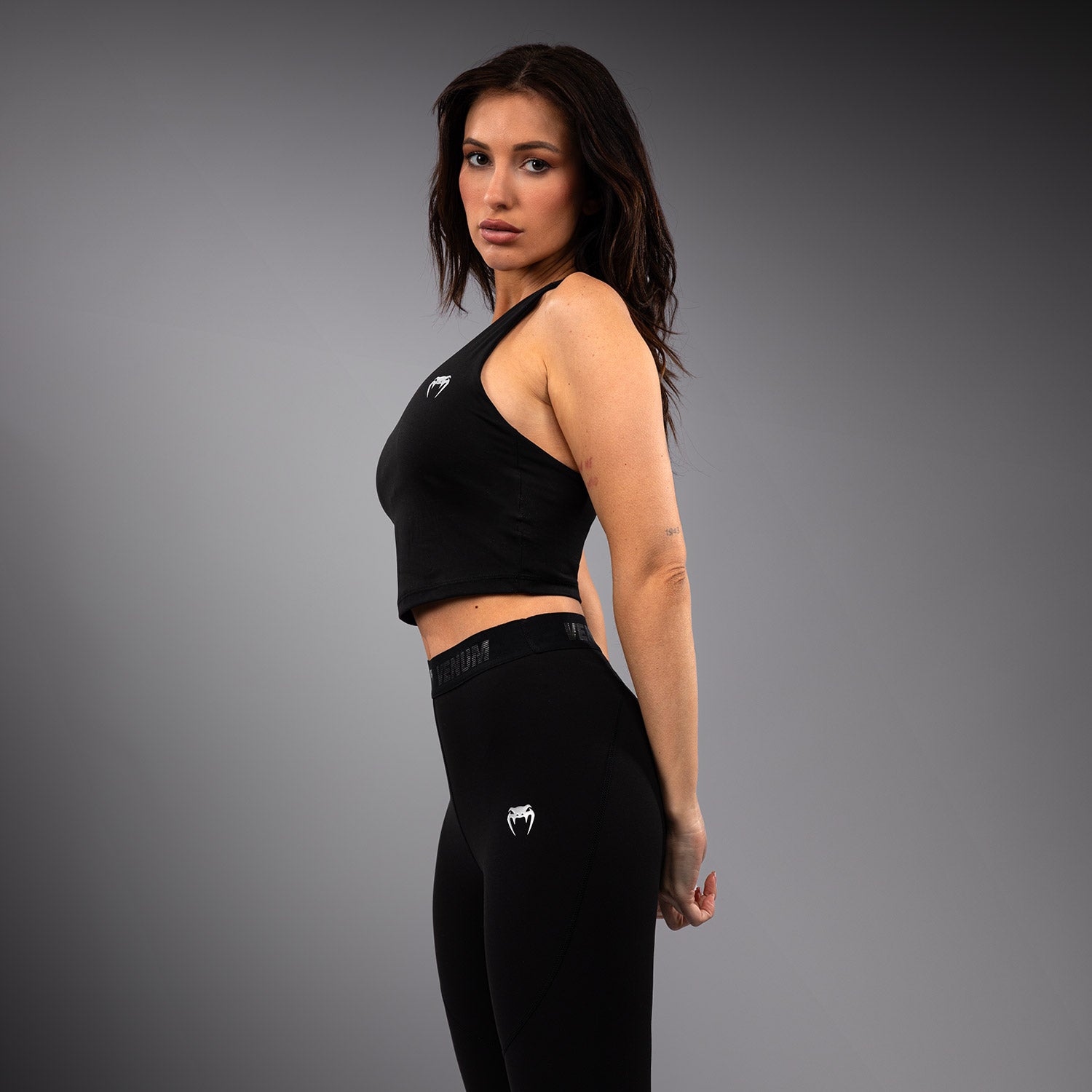 venum-elevate-langer-sport-bh-damen-schwarz image 2
