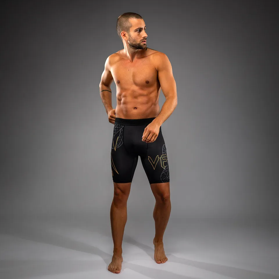 venum-serpenti-vale-tudo-shorts-herren-schwarz-silber-gold image 1