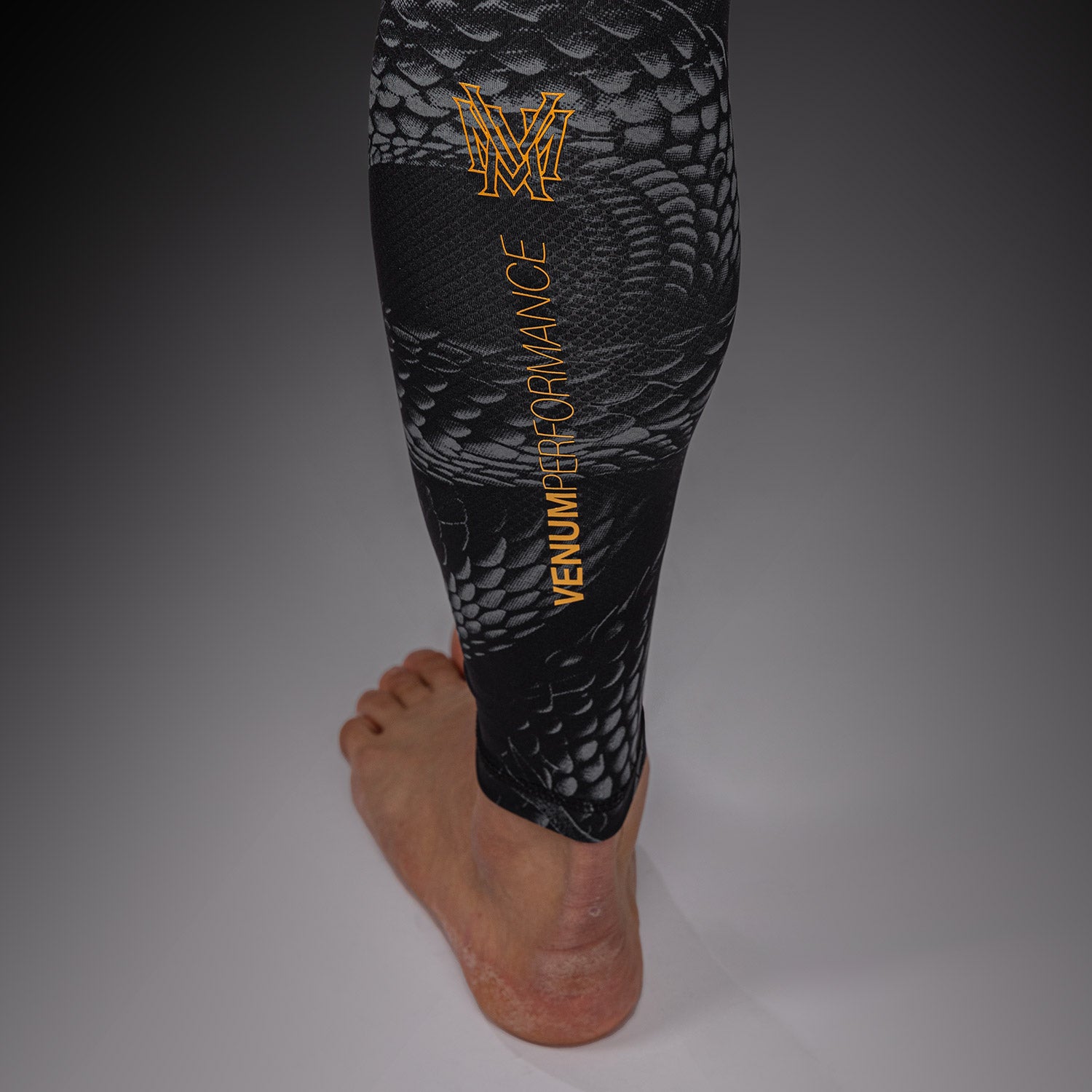venum-matupa-spats-schwarz-grau-gold-herren image 5