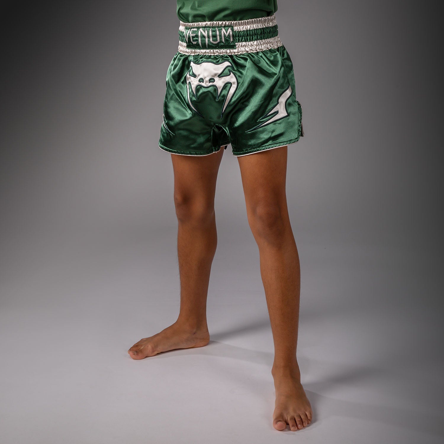 venum-inferno-muay-thai-shorts-kinder-waldgr-n-off-white image 2
