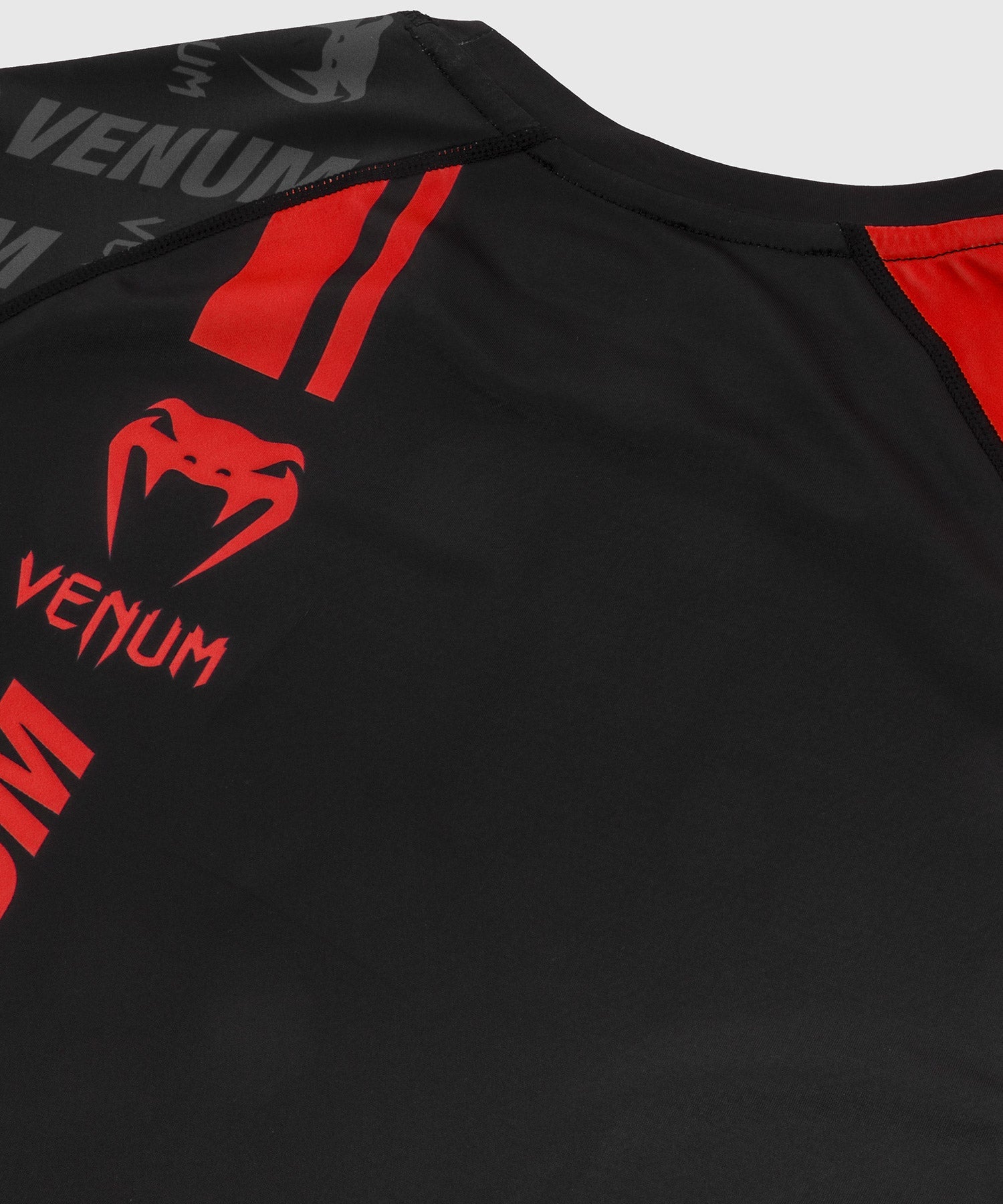venum-logos-rashguard-kurzarm-schwarz-rot image 7