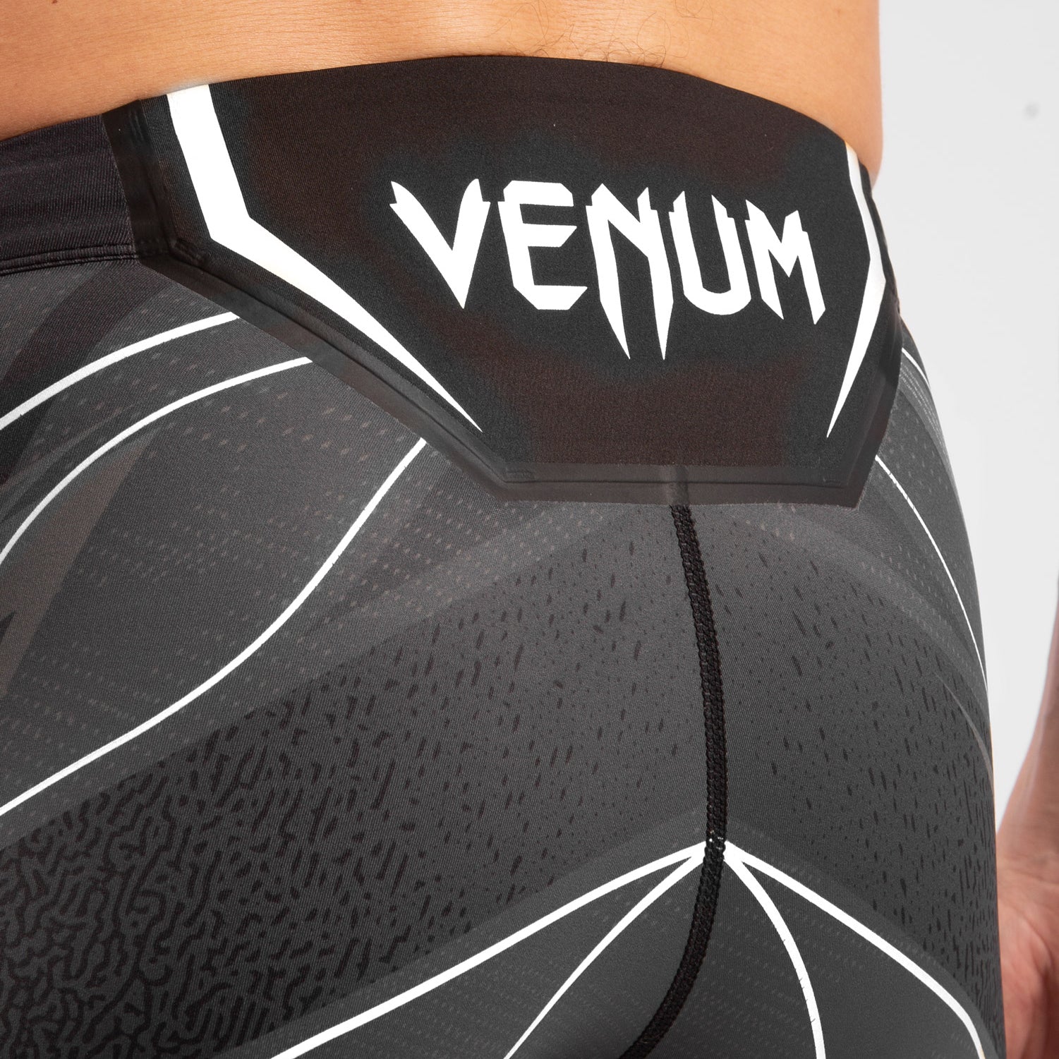venum-ufc-authentic-fight-night-kompressionsshorts-herren-schwarz image 6