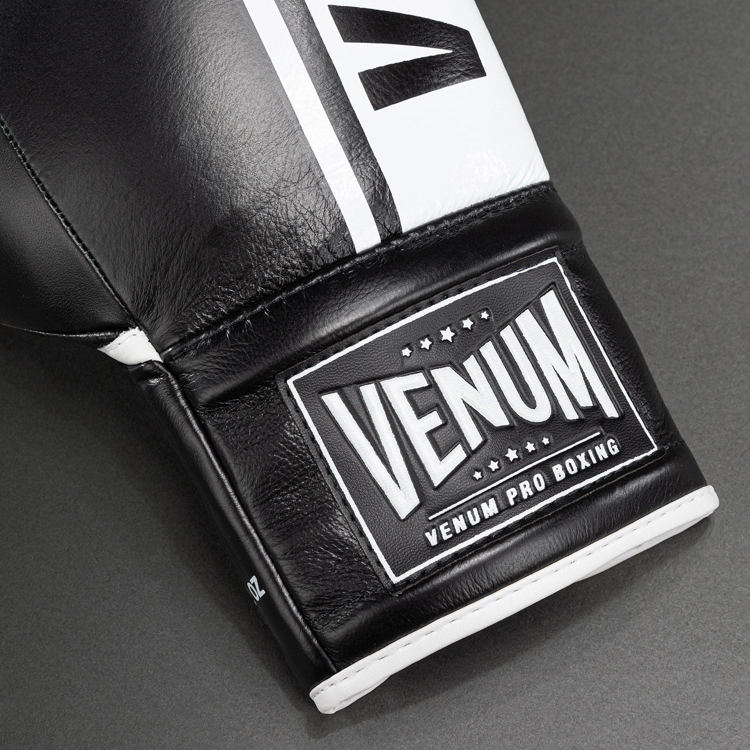 venum-shield-pro-boxhandschuhe-schn-rung-schwarz-wei image 3