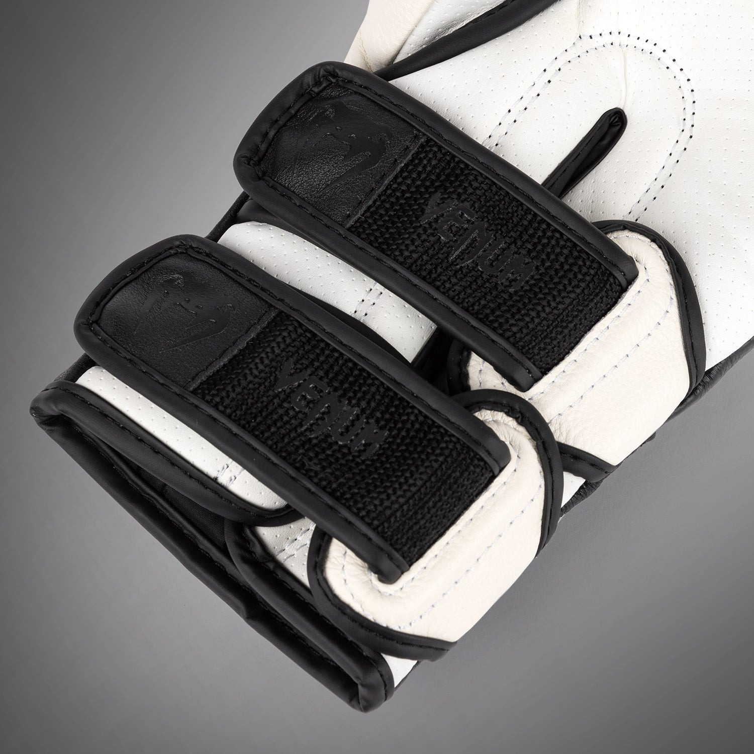 venum-reverso-boxhandschuhe-schnee-wei-schwarz-aus-leder image 5