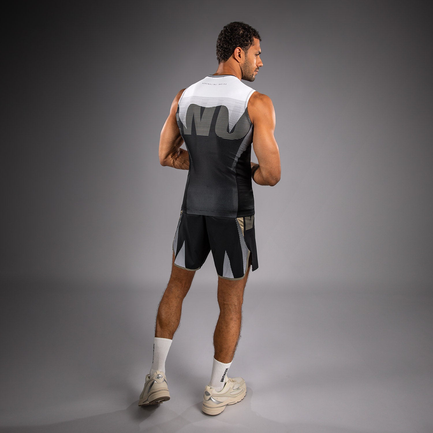 venum-adrenaline-herren-rmelloses-rashguard-schwarz-sand image 5
