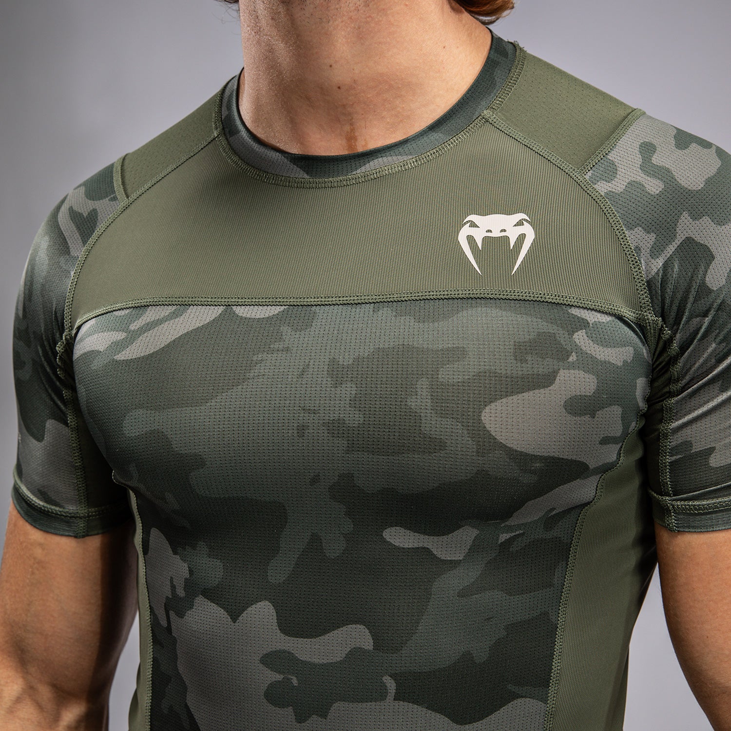 venum-g-fit-air-herren-kurzarm-rashguard-armee-tarnmuster image 6