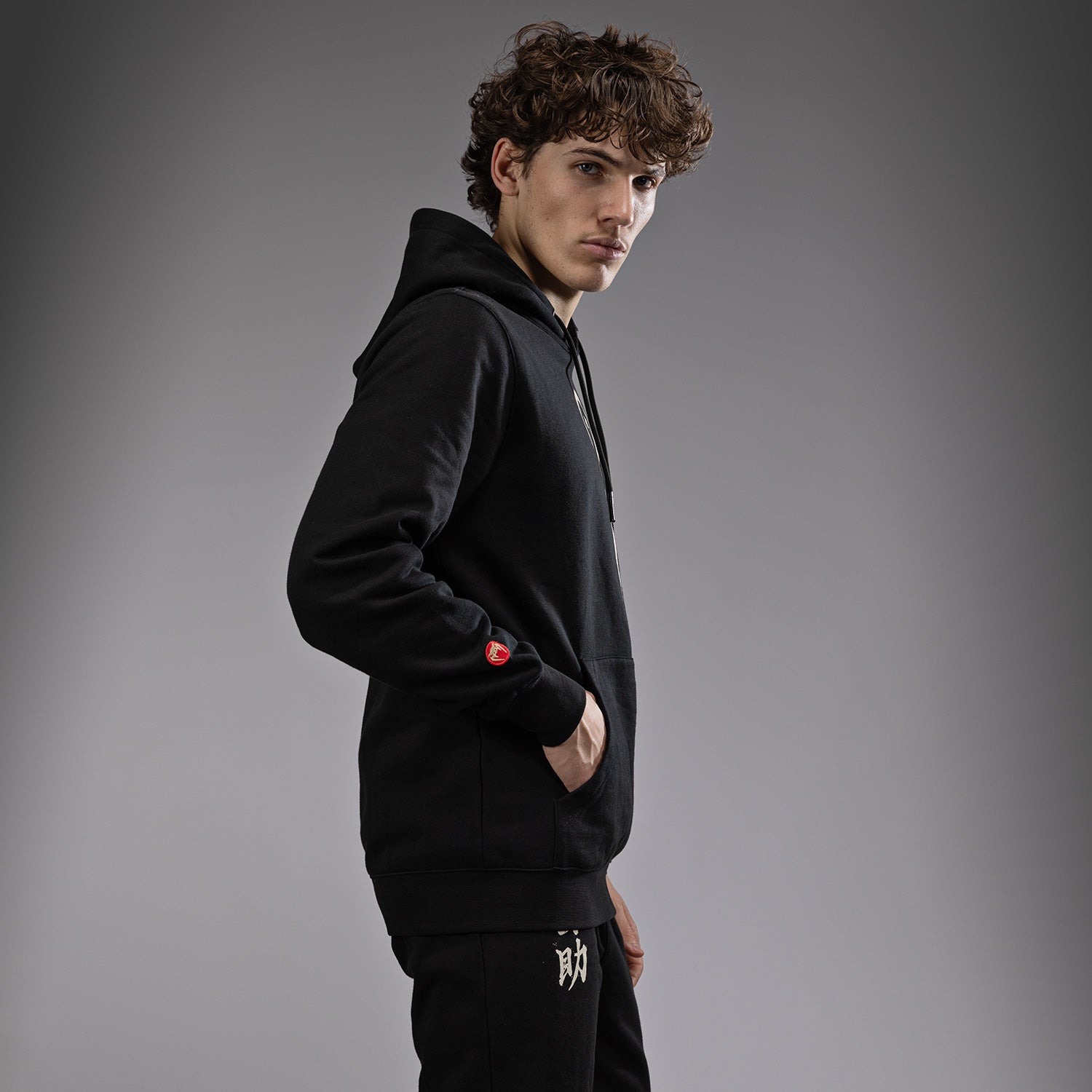 venum-x-assassin-s-creed-shadows-kapuzenpulli-schwarz image 3