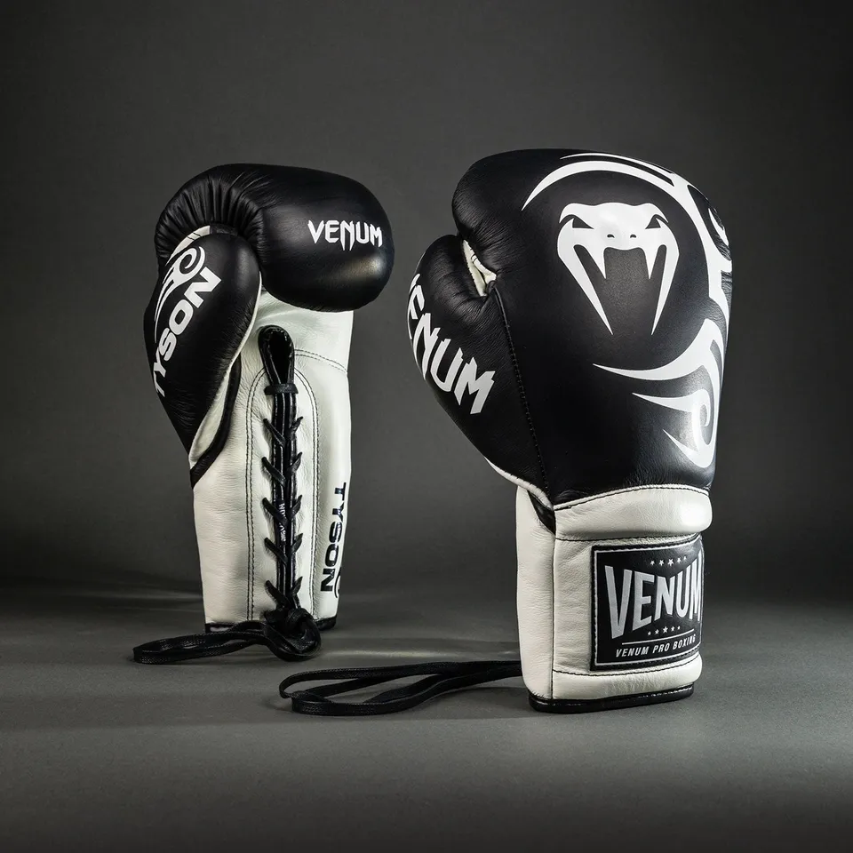 venum-giant-2-0-mike-tyson-pro-boxhandschuhe-mit-schn-rsenkeln-tiefschwarz-optis image 1