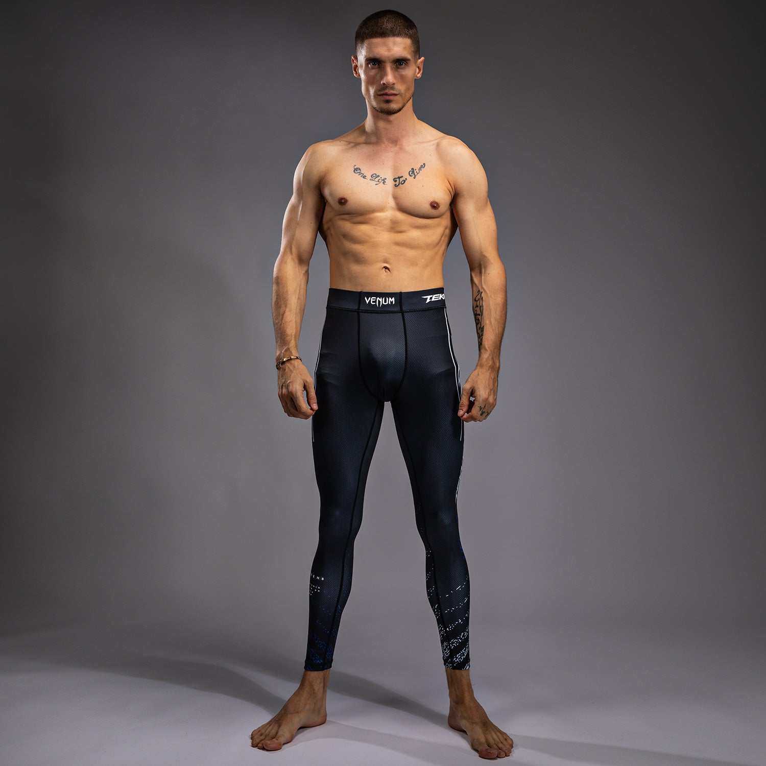 venum-x-tekken-8-jin-kazama-spats-kompressionstights-herren-blau-schwarz-wei image 1