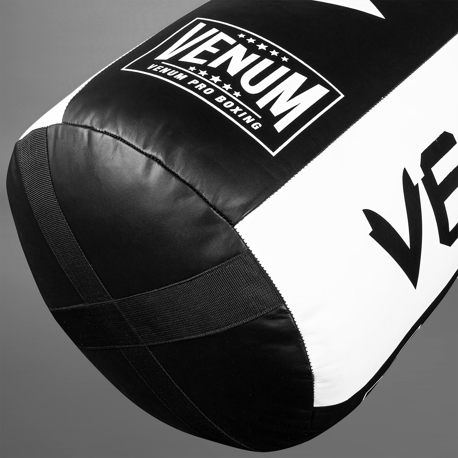 venum-t-shape-punch-bag-boxsack-schwarz-wei image 4