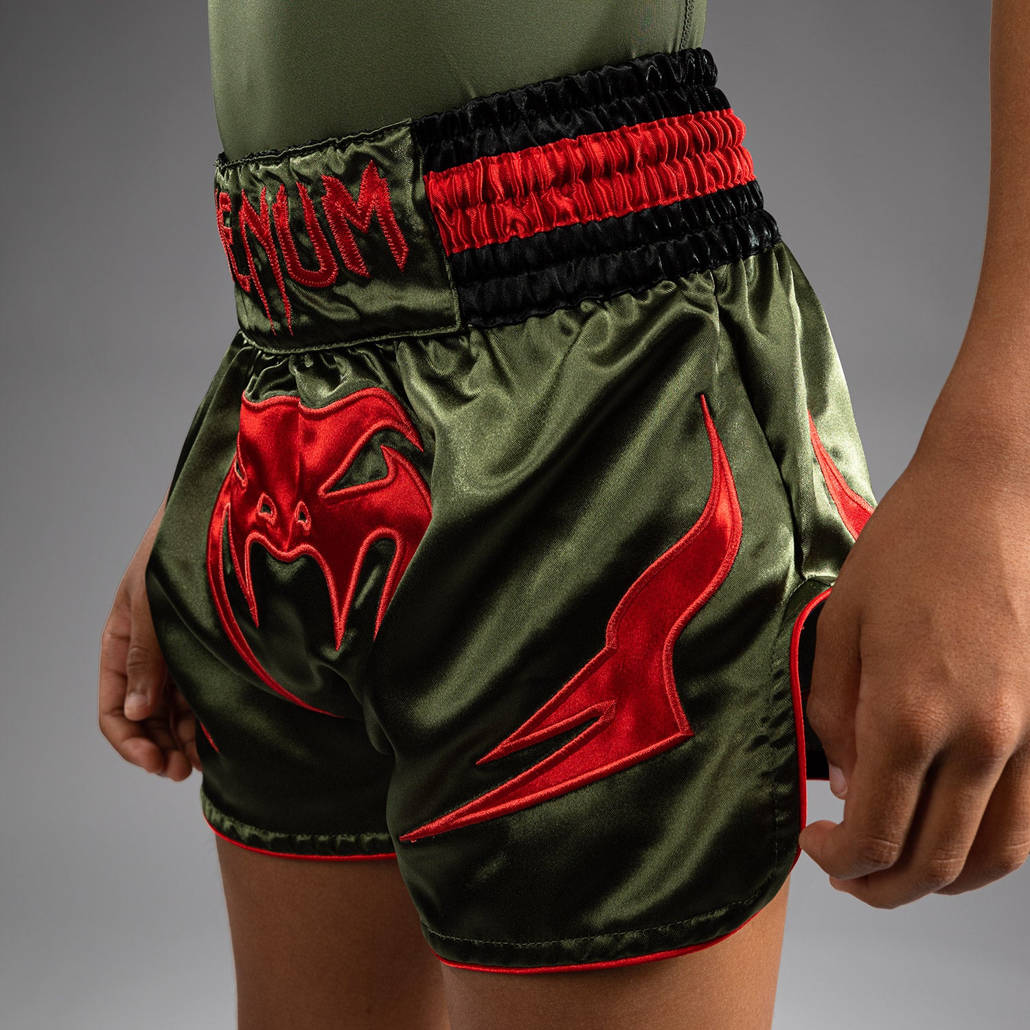 venum-inferno-kinder-muay-thai-shorts-armeegr-n-orange image 7