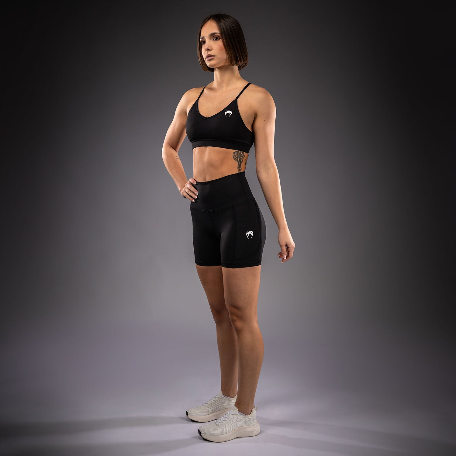 venum-essential-kompressionsshorts-damen-schwarz image 7