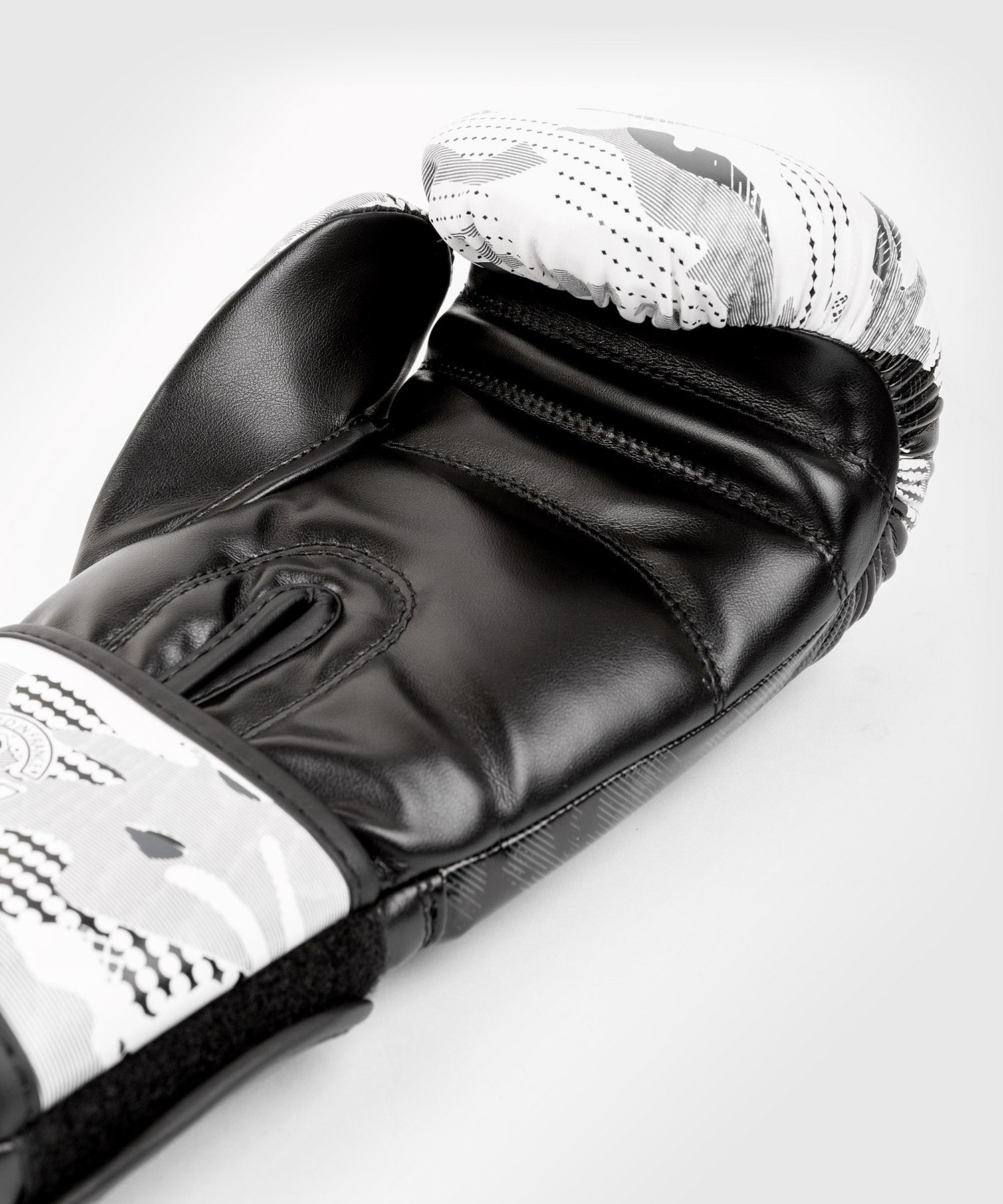 venum-contender-2-0-defender-boxhandschuhe-camo-urbane image 4