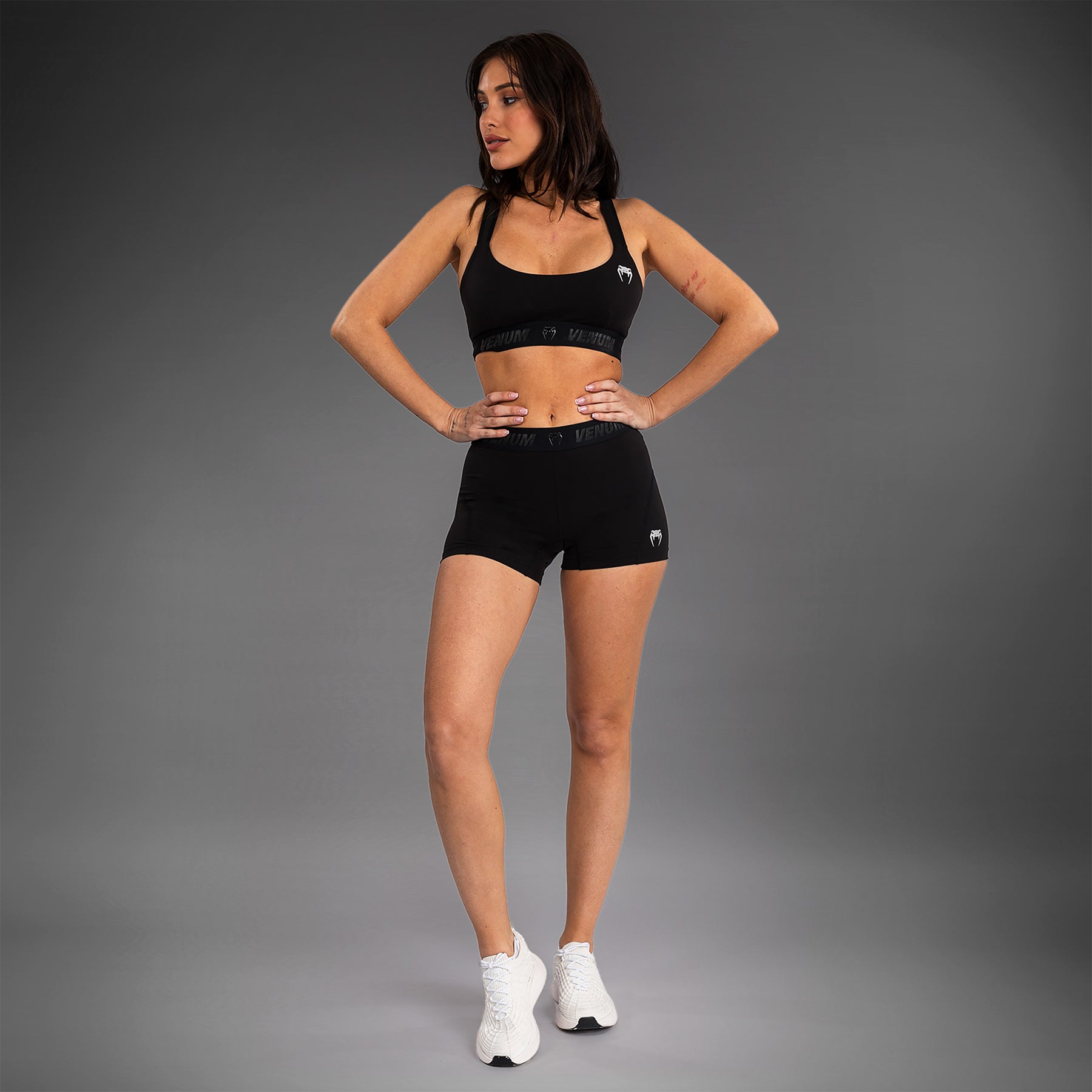 venum-elevate-vale-tudo-shorts-damen-schwarz-kompression image 2