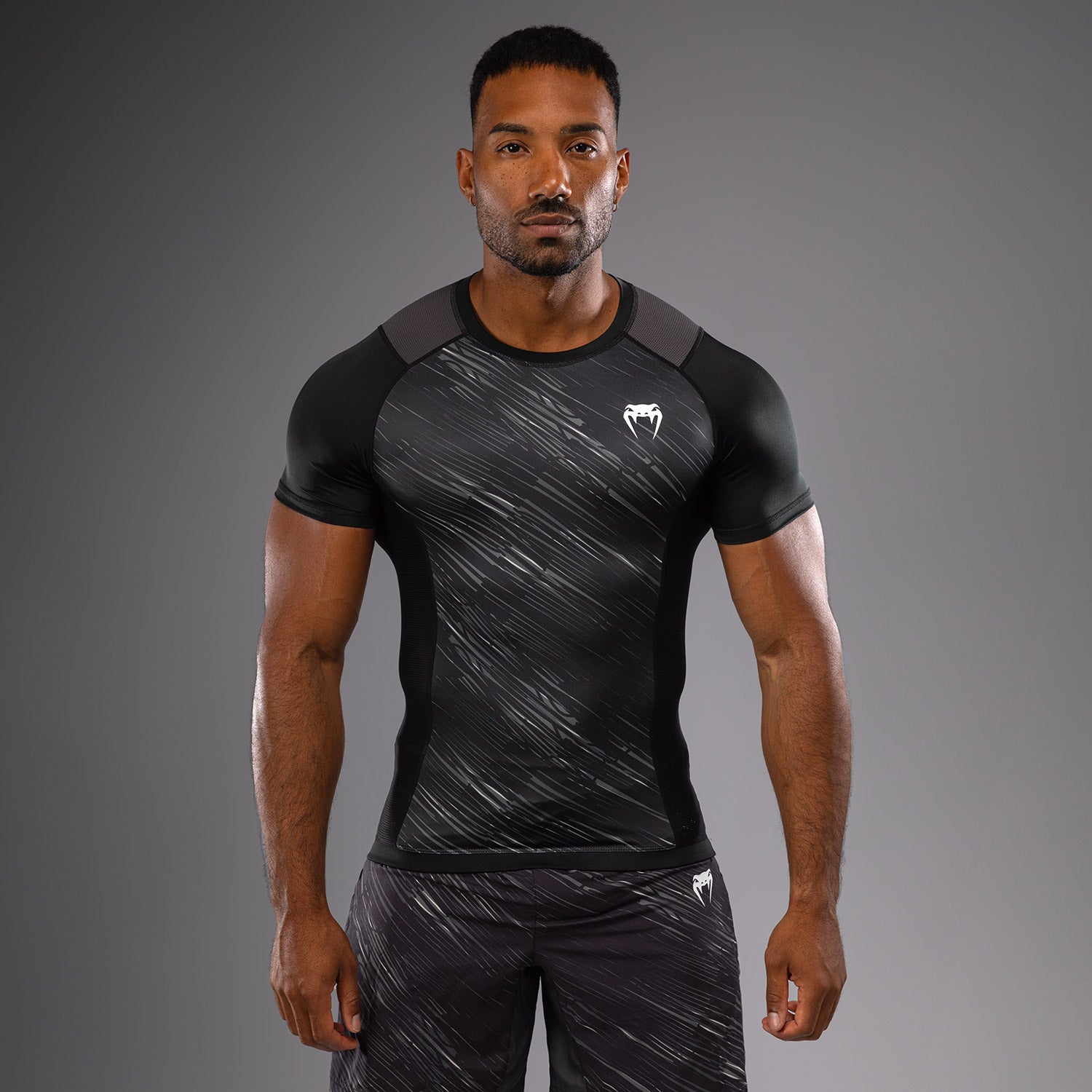 venum-rapid-kurzarm-rashguard-schwarz-sturmgrau image 1