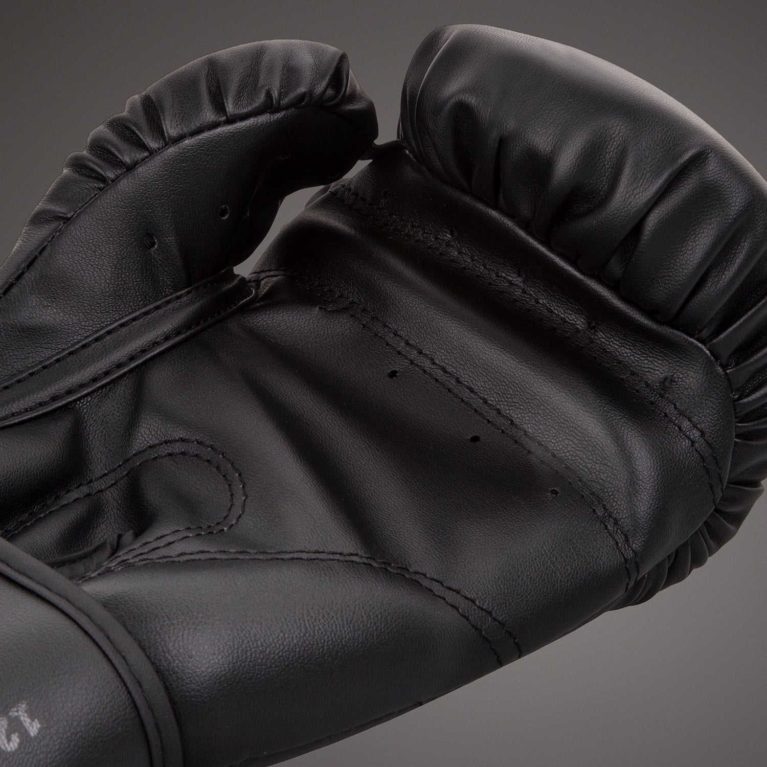 venum-contender-boxhandschuhe-schwarz image 4