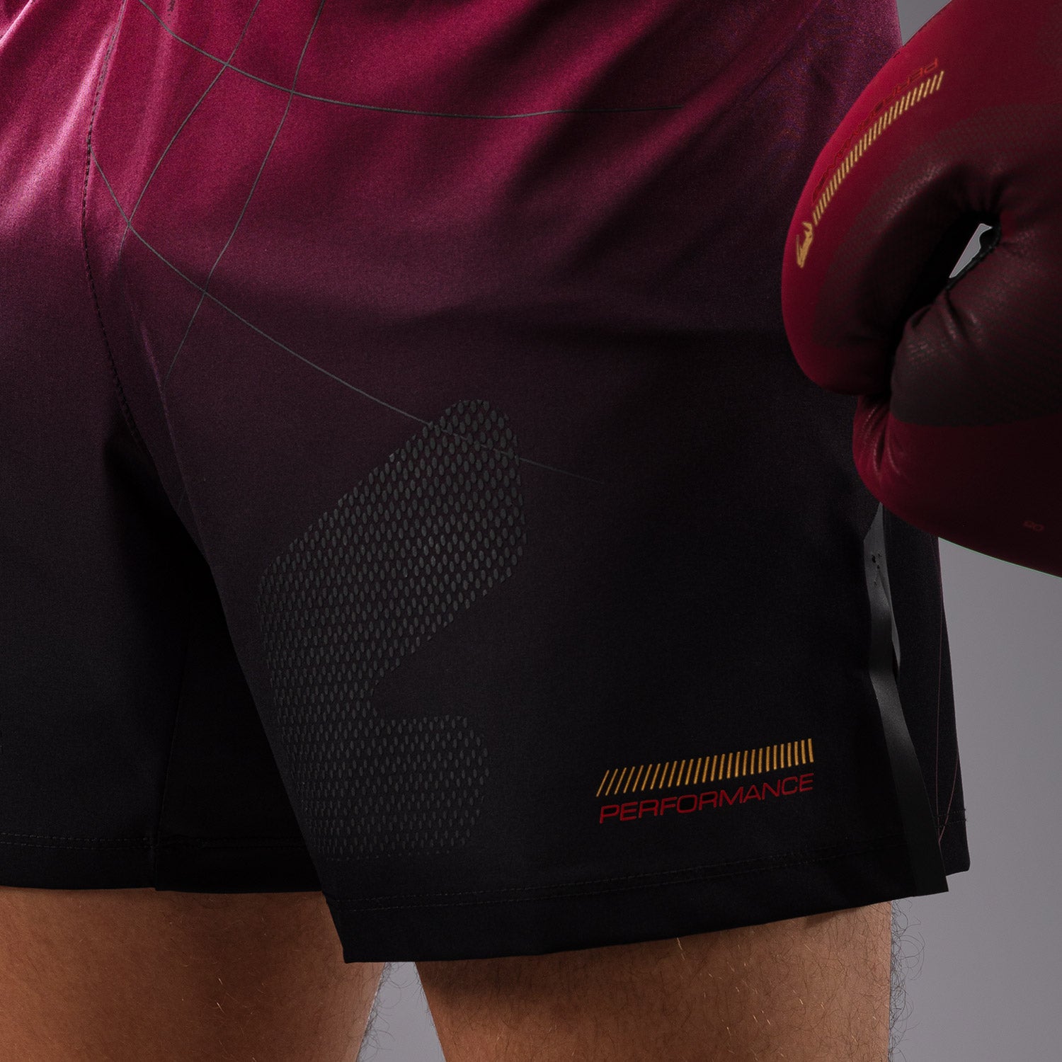 venum-tactical-xt-fight-shorts-schwarz-burgund-gold image 8