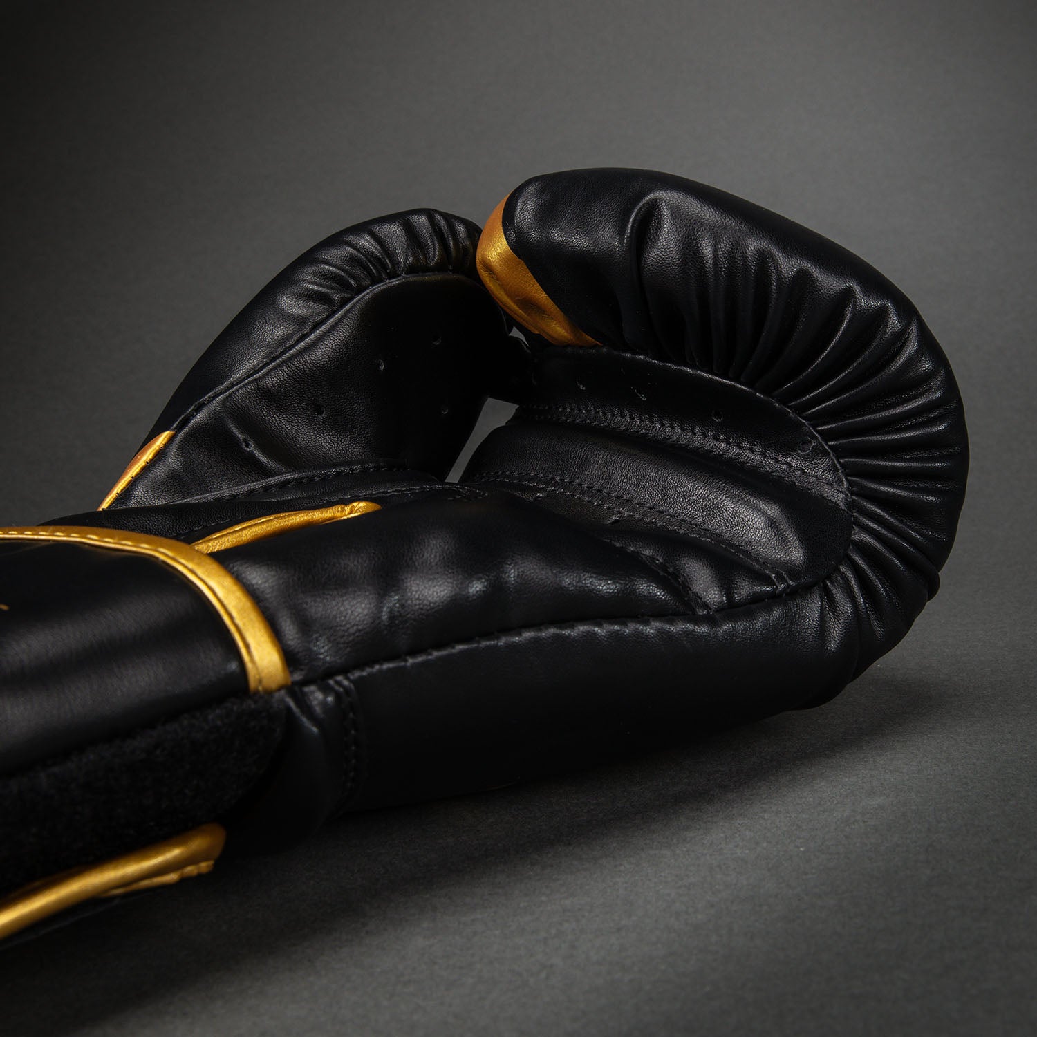 venum-challenger-2-5-boxhandschuhe-schwarz-gold image 3