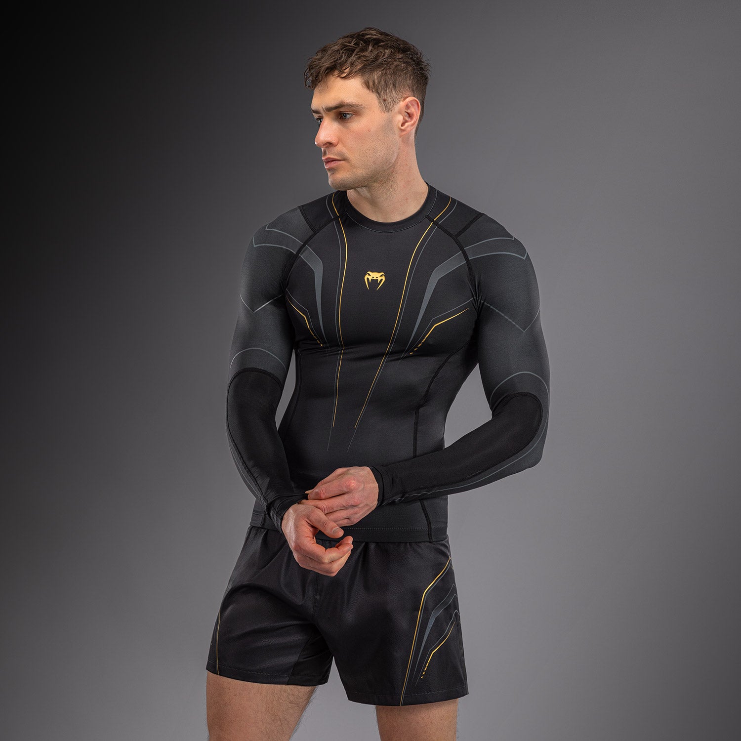 venum-streamline-langarm-rashguard-schwarz-gold image 3