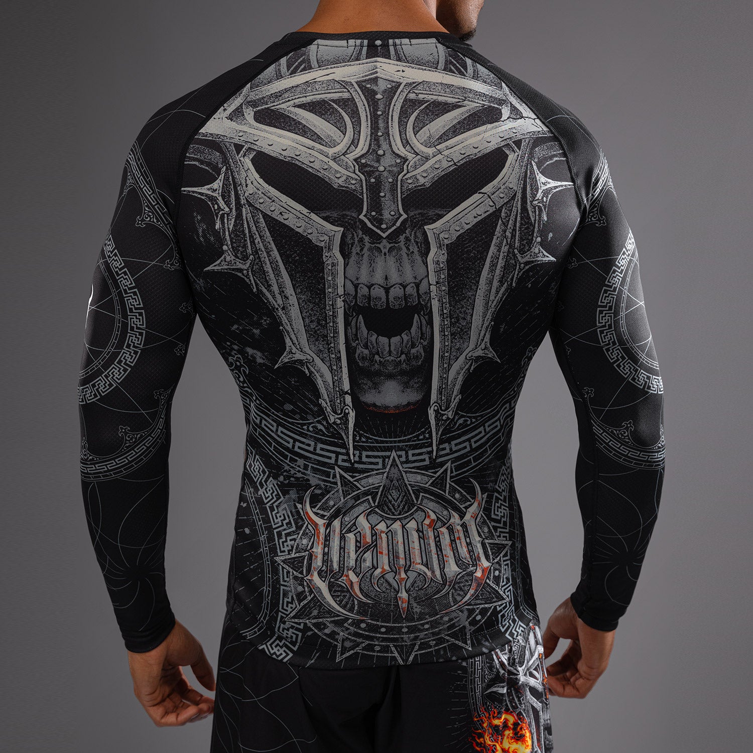 venum-gladiator-5-0-langarm-rashguard-herren-schwarz-silber image 7