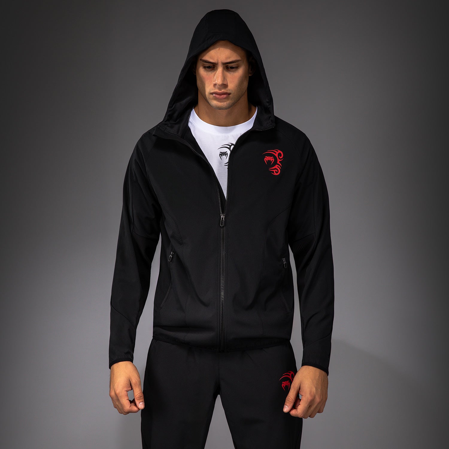 venum-x-mike-tyson-tiger-trackjacke-herren-tiefschwarz-rot image 4