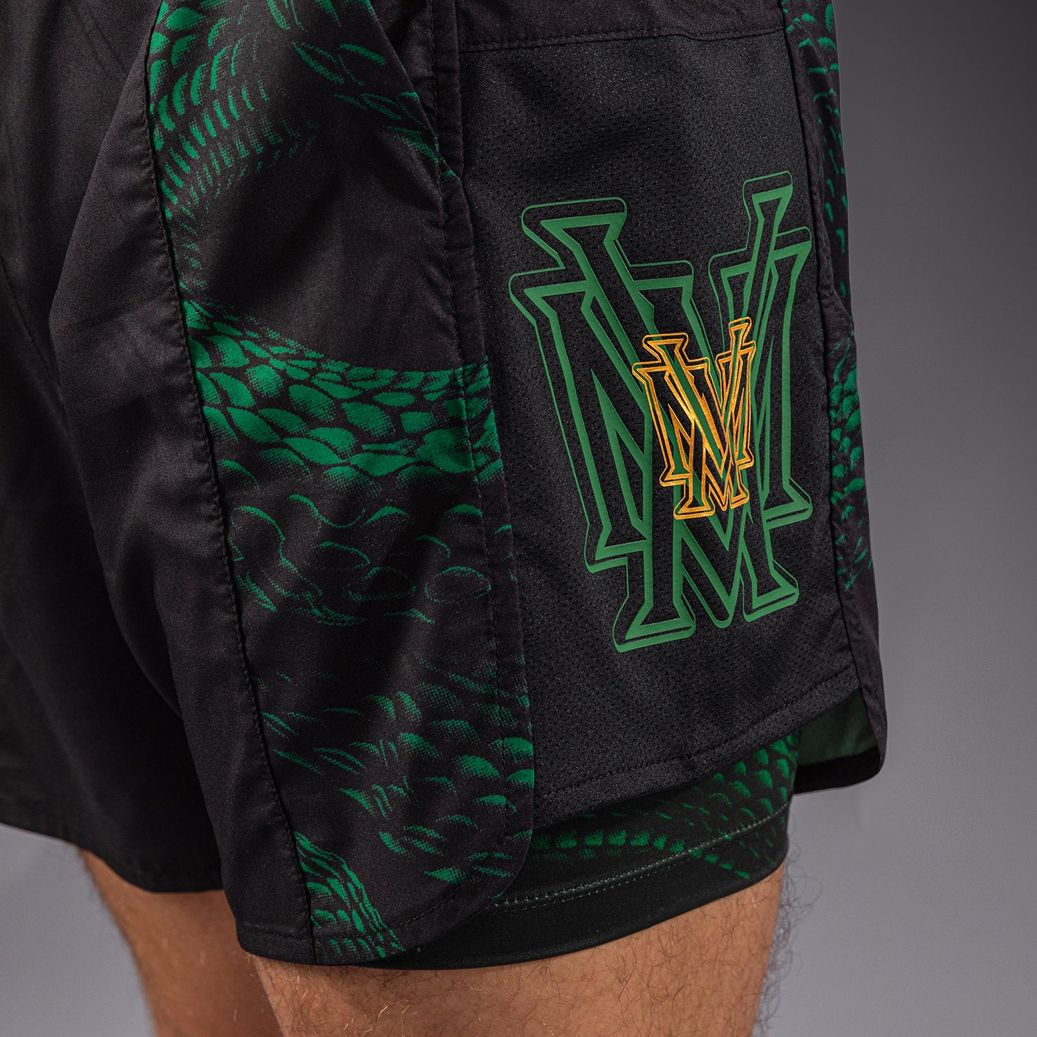 venum-matupa-trainingsshorts-herren-schwarz-gr-n-gold image 5