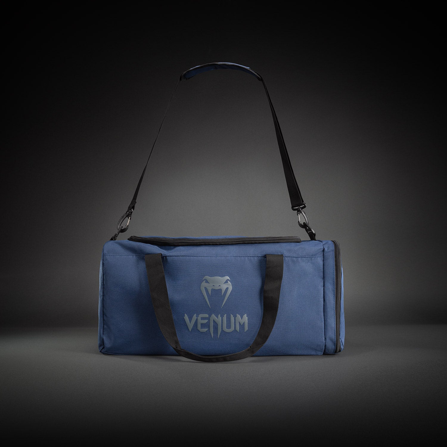 venum-essential-sporttasche-37-l-duffle-marineblau image 1