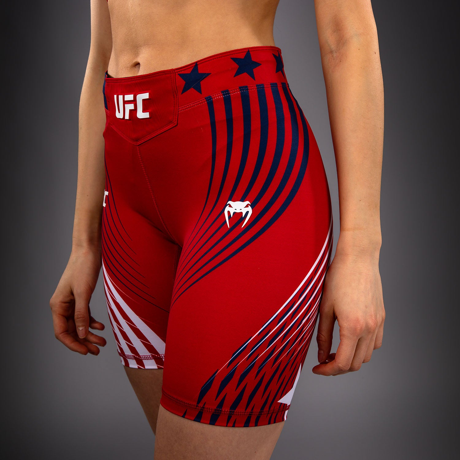 ufc-freedom-250-by-venum-authentic-vale-tudo-short-damen-long-fit-rot image 5