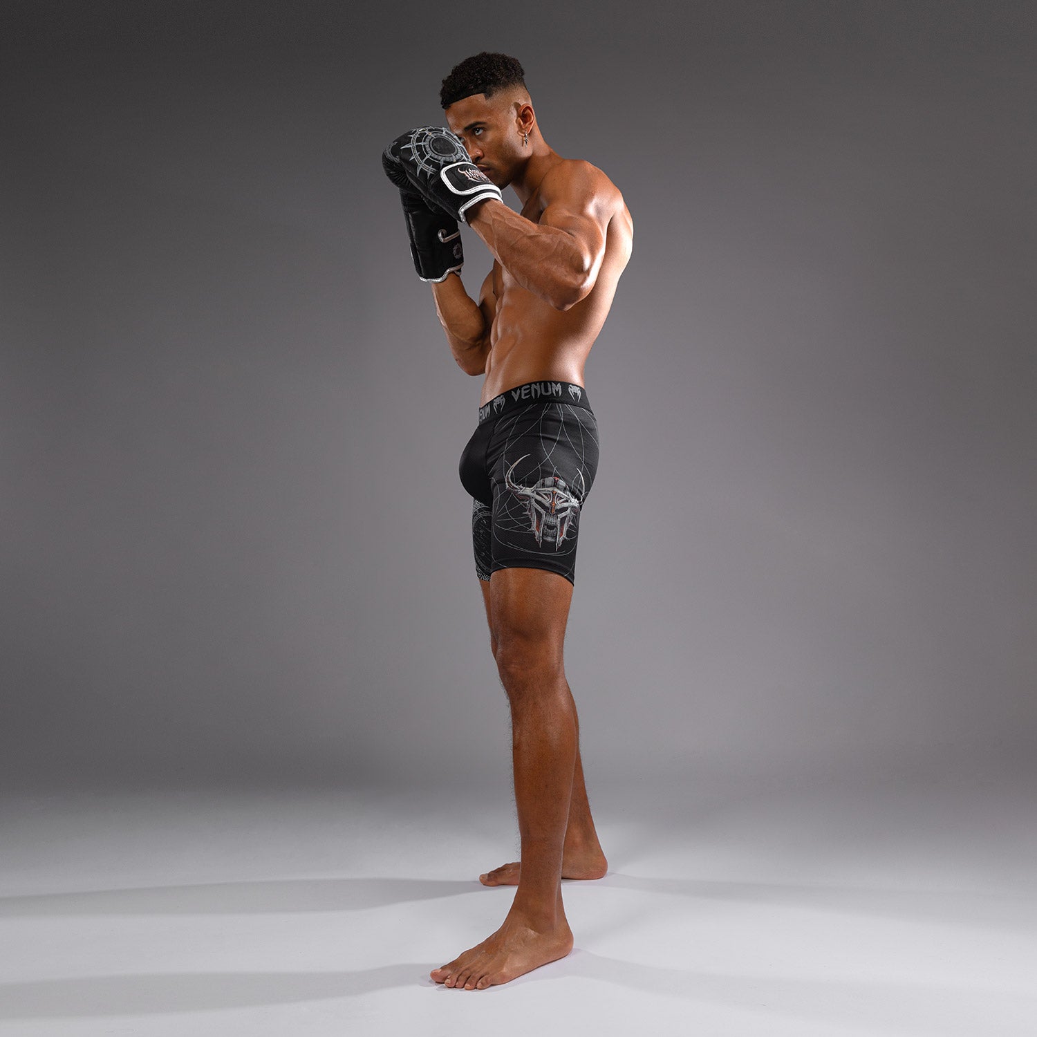 venum-gladiator-5-0-vale-tudo-shorts-herren-schwarz-silber image 6