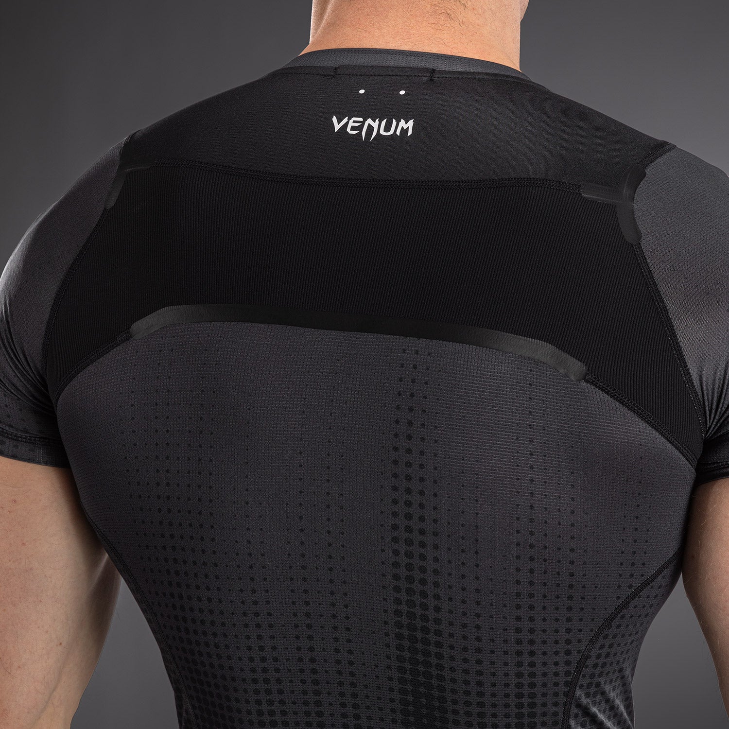 venum-stealth-kurzarm-rashguard-schwarz-wei image 6