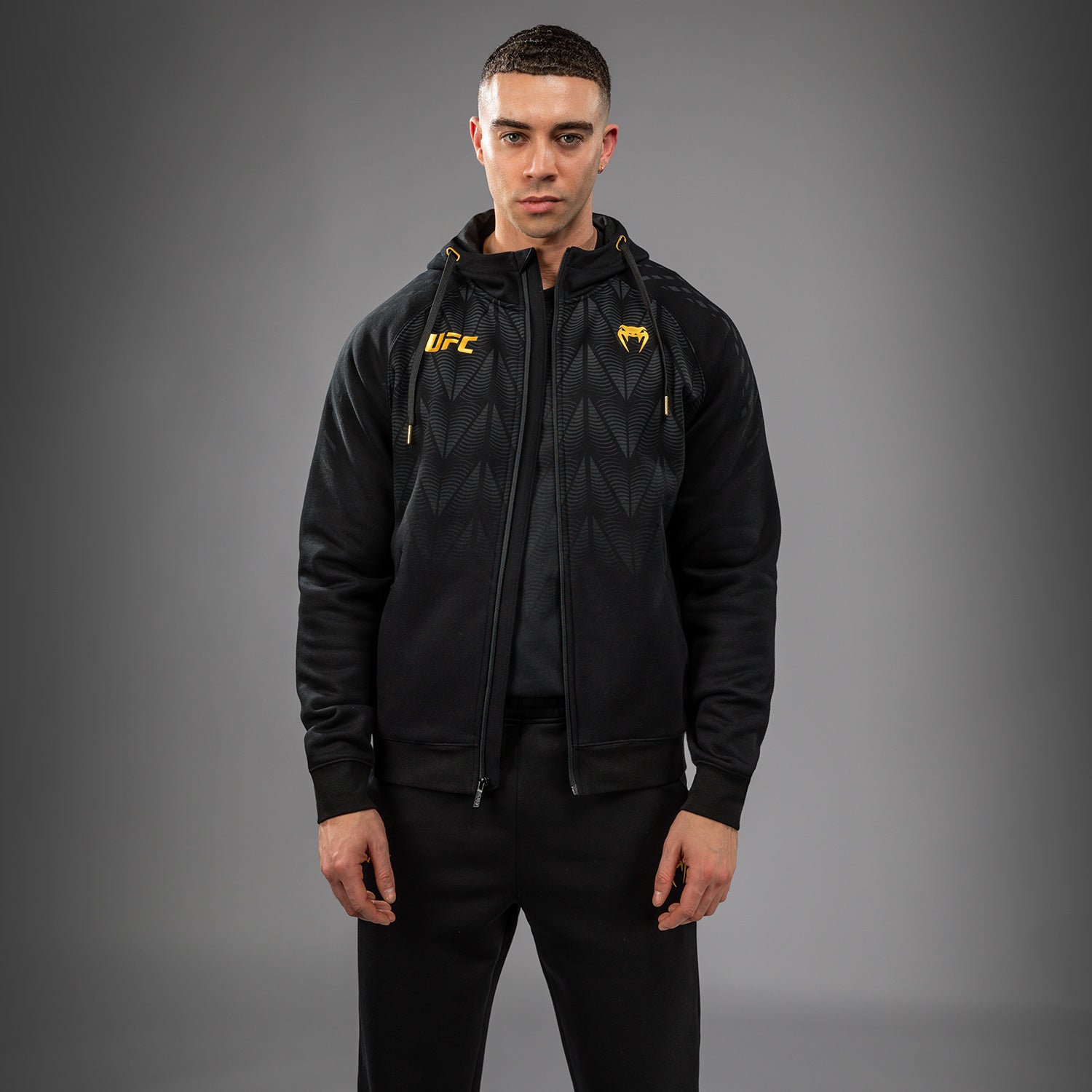 venum-ufc-zenith-replica-zip-hoodie-herren-champion-schwarz-gold image 2