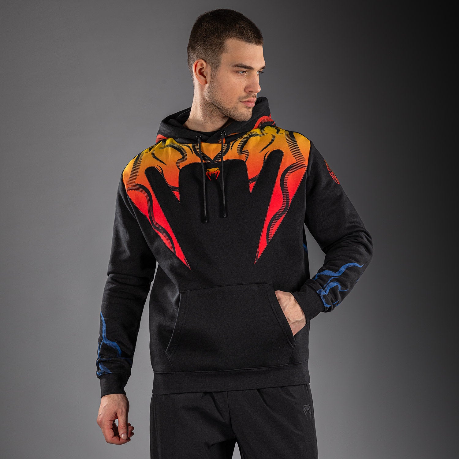 venum-x-tekken-8-kapuzenpullover-yoshimitsu-schwarz-orange image 1
