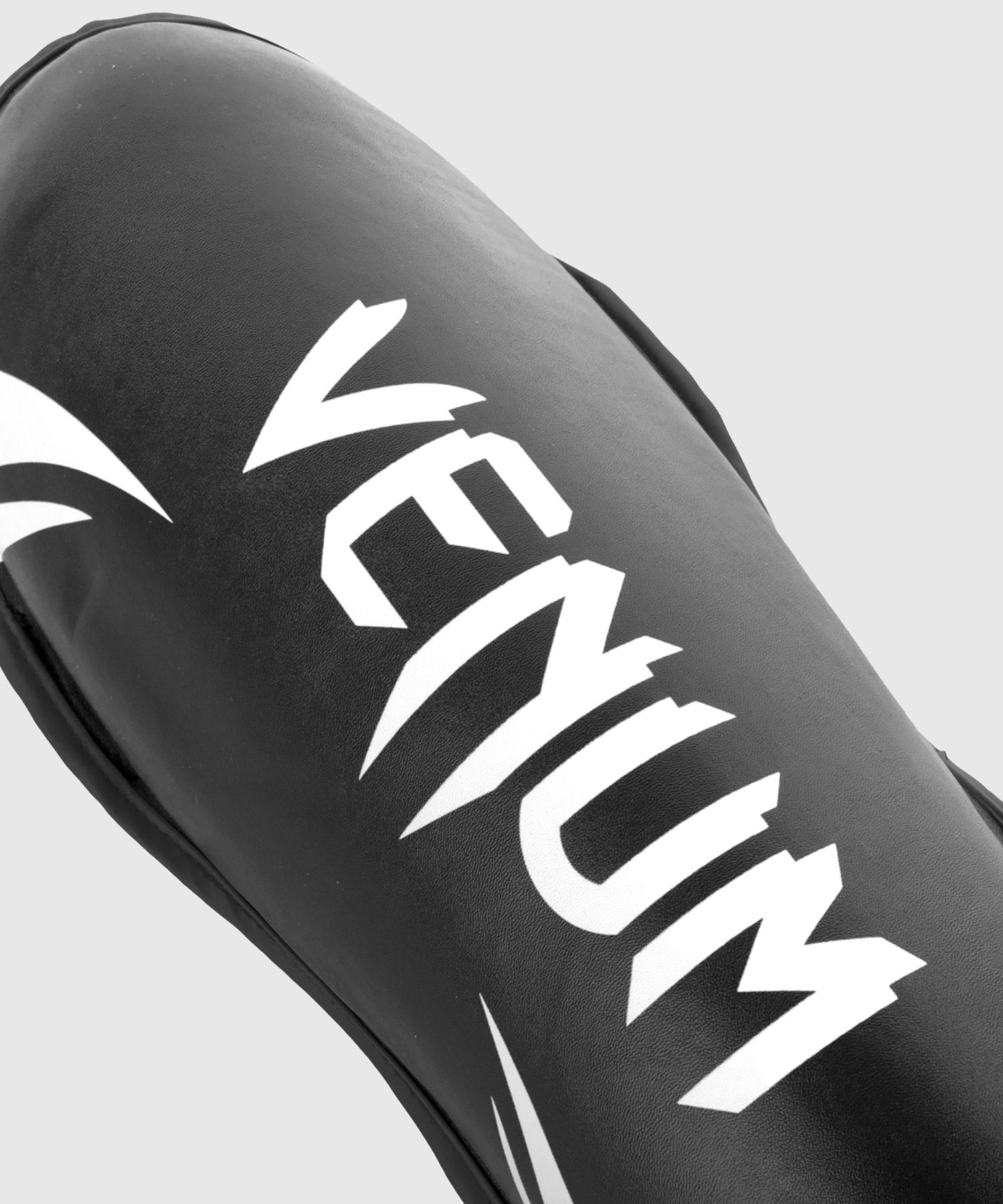 venum-challenger-schienbeinsch-tzer-schwarz-wei image 3