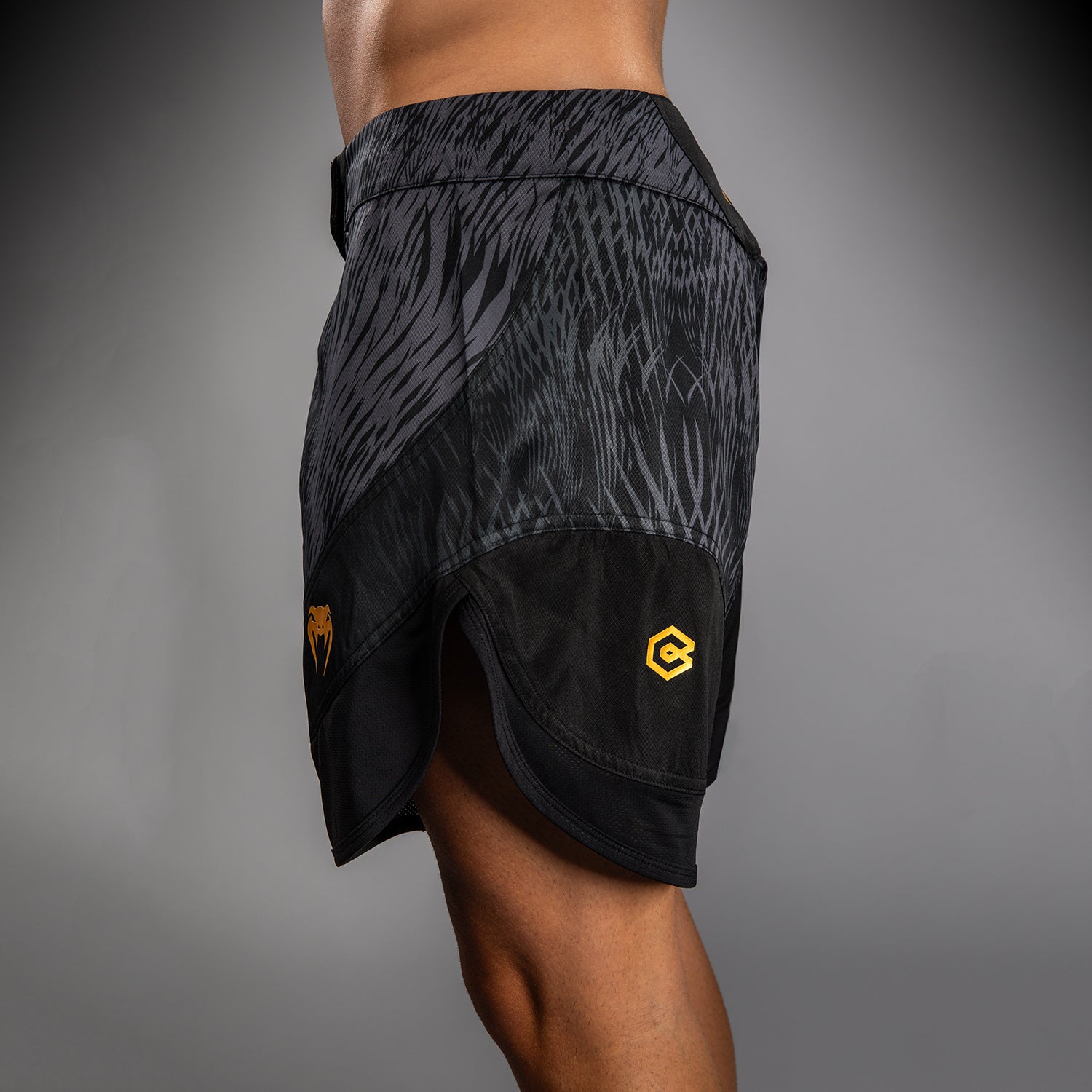 venum-x-chimaev-fightshorts-schwarz-grau image 7