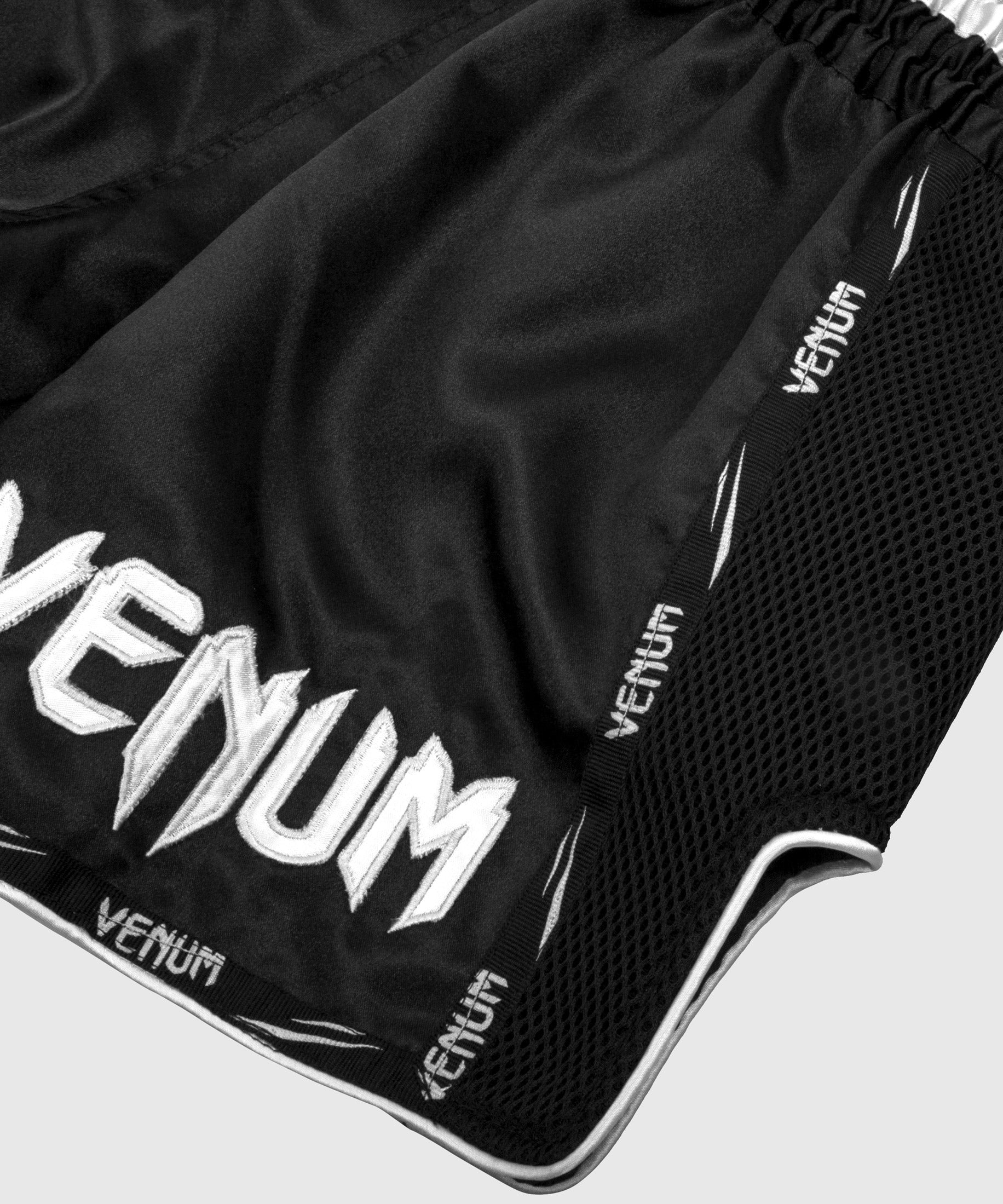 venum-giant-muay-thai-shorts-schwarz-wei image 4