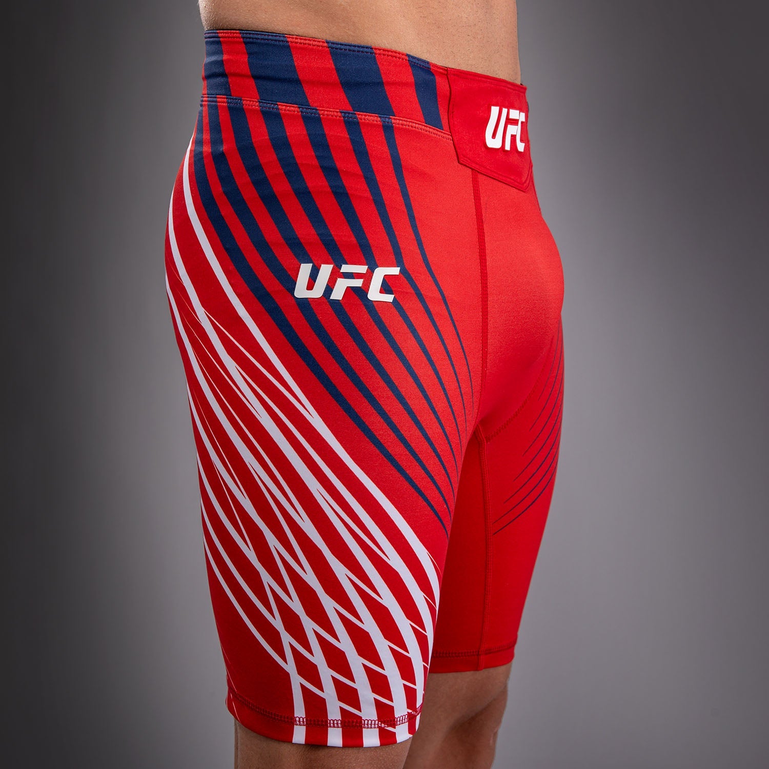 ufc-freedom-250-by-venum-authentic-fight-night-vale-tudo-shorts-herren-rot image 5